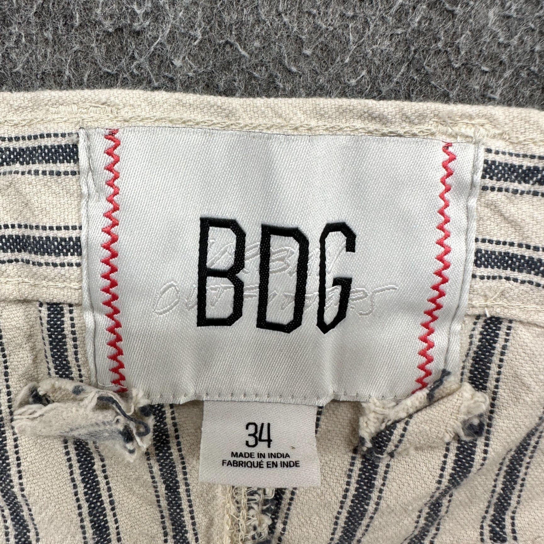 Bdg VINTAGE BDG Shorts Men 34 White Blue Striped Canvas 100% Cotton Baggy Carpenter Railroad Outdoor Lifeguard Surfing Mens Size US 34 / EU 50 - 2 Thumbnail