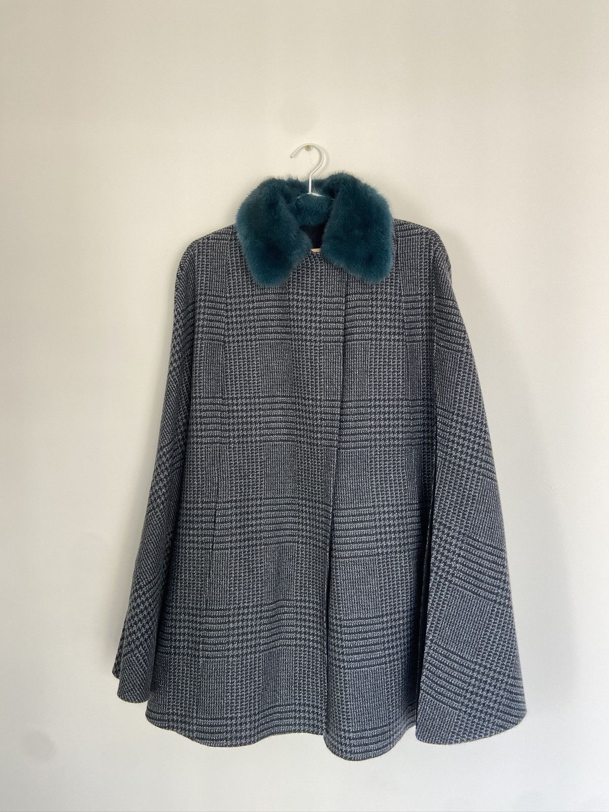 Loro Piana Loro Piana Baby Cashmere Houndstooth Print Cape Size S / US 4 / IT 40 - 1 Thumbnail