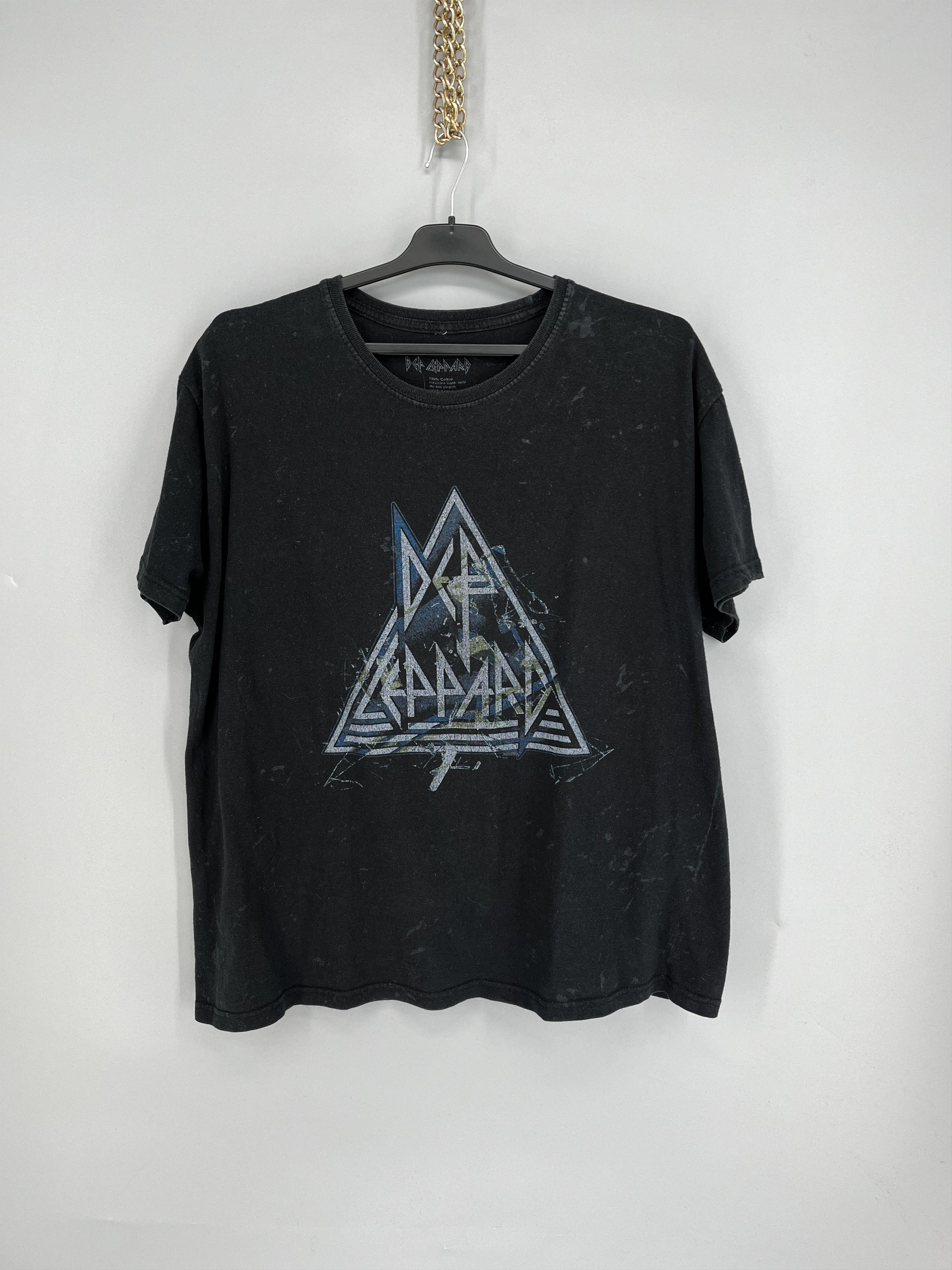 Band Tees Vintage Y2K Def Leppard Band Tee Size L Size US L / EU 52-54 / 3 - 1 Thumbnail