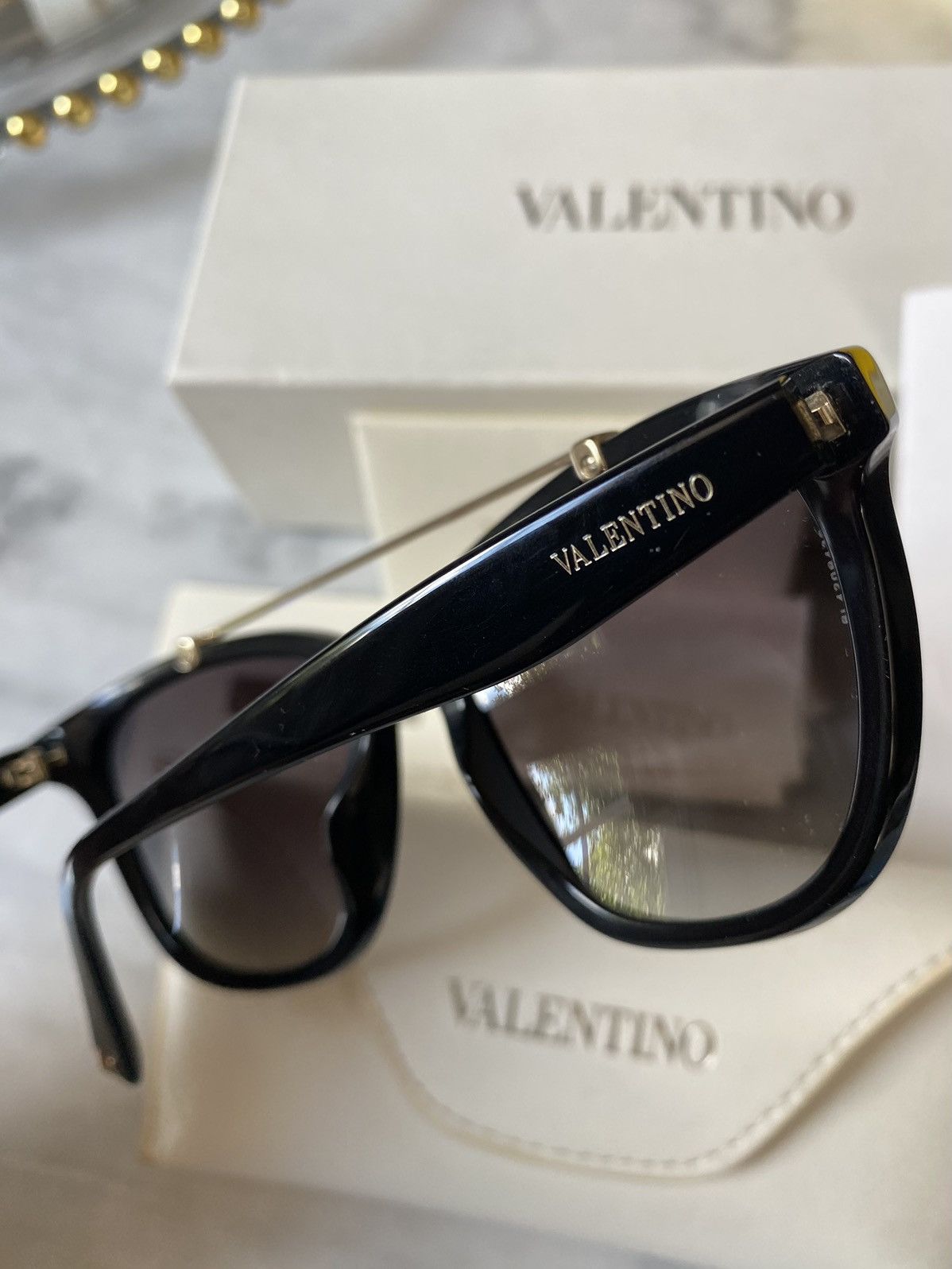 Valentino Oversized Valentino sunglasses Size ONE SIZE - 4 Thumbnail