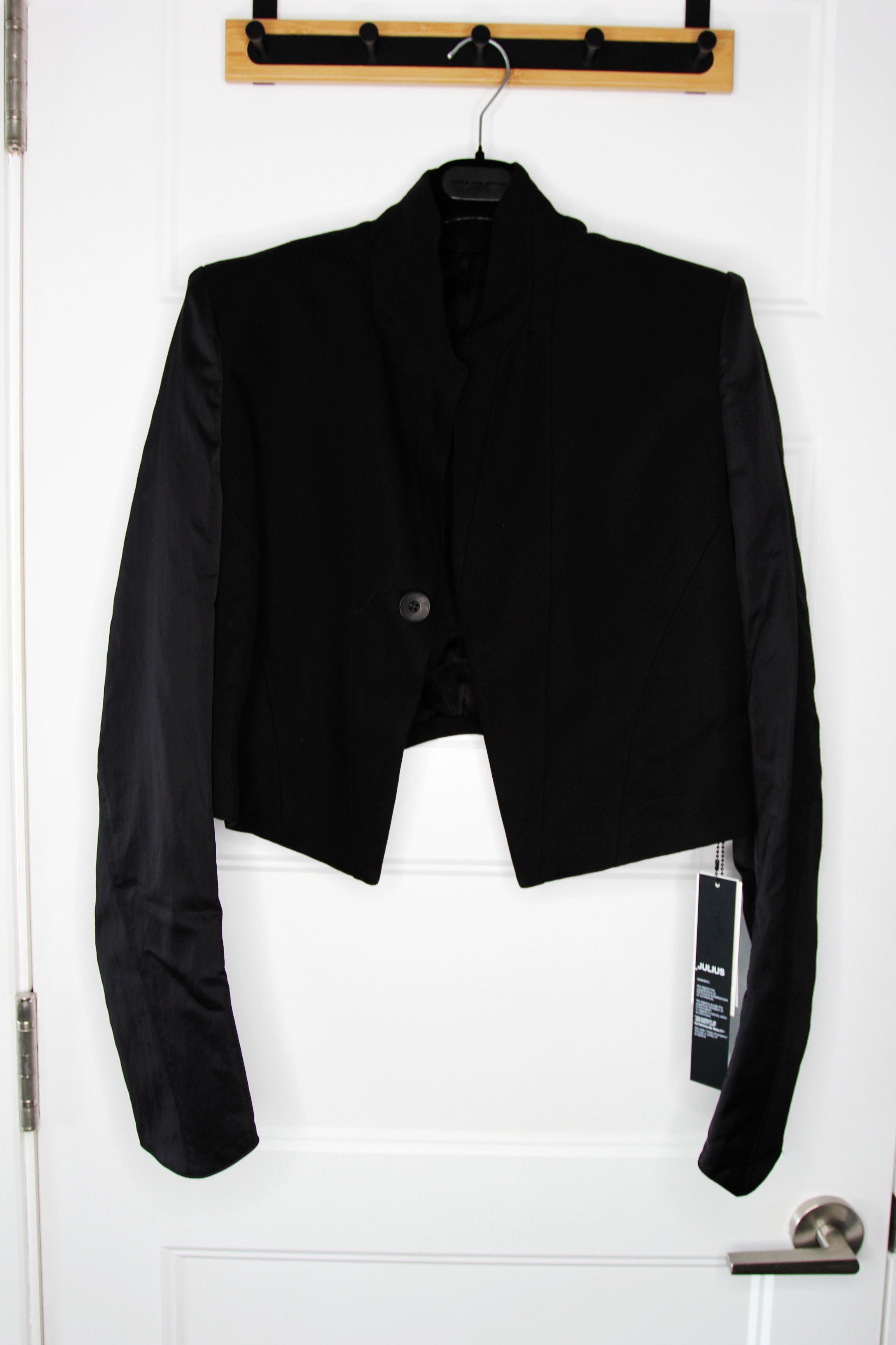 Julius BNWT SS23 JULIUS "GALLU" DUAL MATERIAL CROPPED JACKET 3 Size US L / EU 52-54 / 3 - 2 Thumbnail