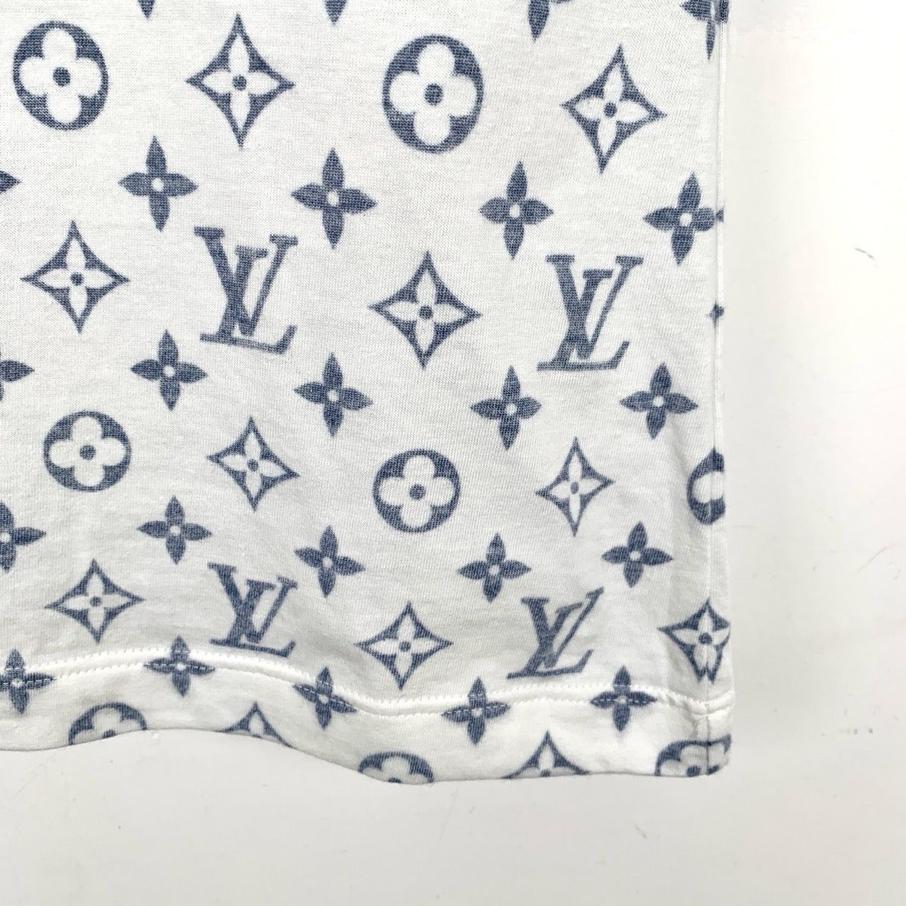 Louis Vuitton Louis Vuitton 22' Logo Monogram Chain Accent White Cotton Sh Size US XS / EU 42 / 0 - 5 Thumbnail