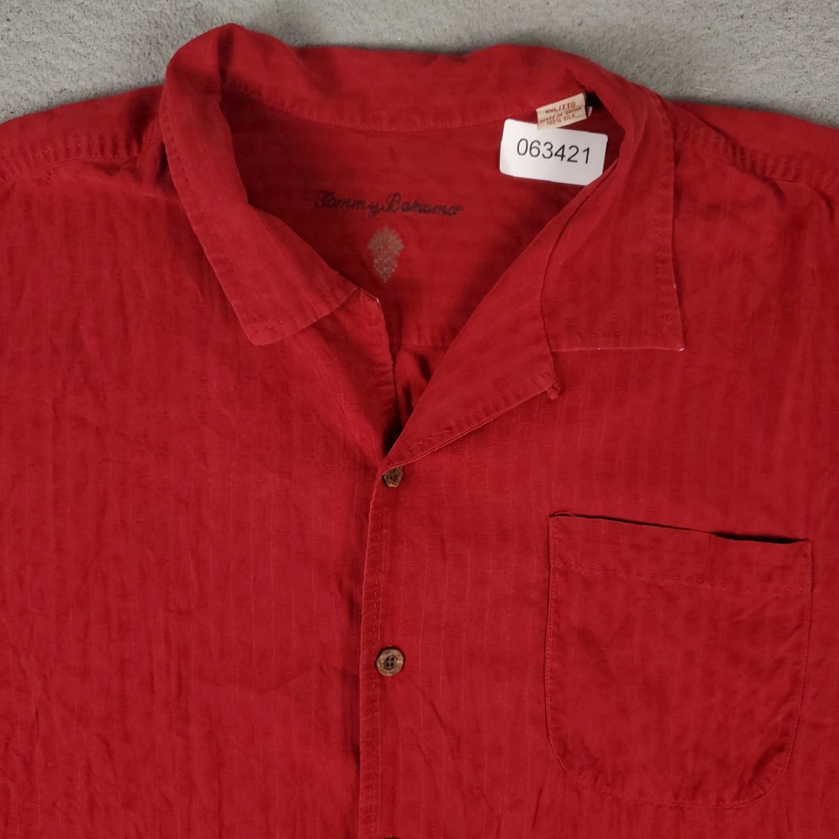 Tommy Bahama VINTAGE Tommy Bahama Shirt Men 2XL Red Silk Hawaiian Button-Up Short Sleeve Size US XXL / EU 58 / 5 - 2 Thumbnail