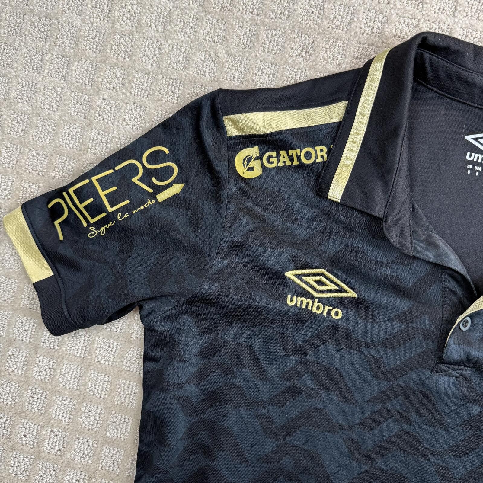 Umbro Umbro Universitario 2017 Third Jersey Black Gold S Size US S / EU 44-46 / 1 - 4 Thumbnail