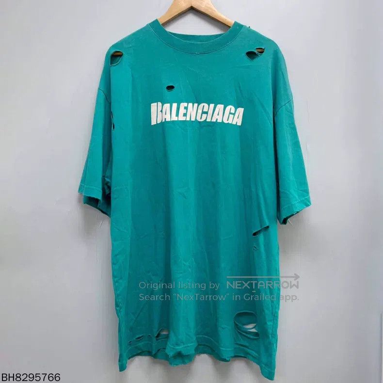 Balenciaga Balenciaga Letter print pattern distressed round neck shor Size US S / EU 44-46 / 1 - 1 Thumbnail