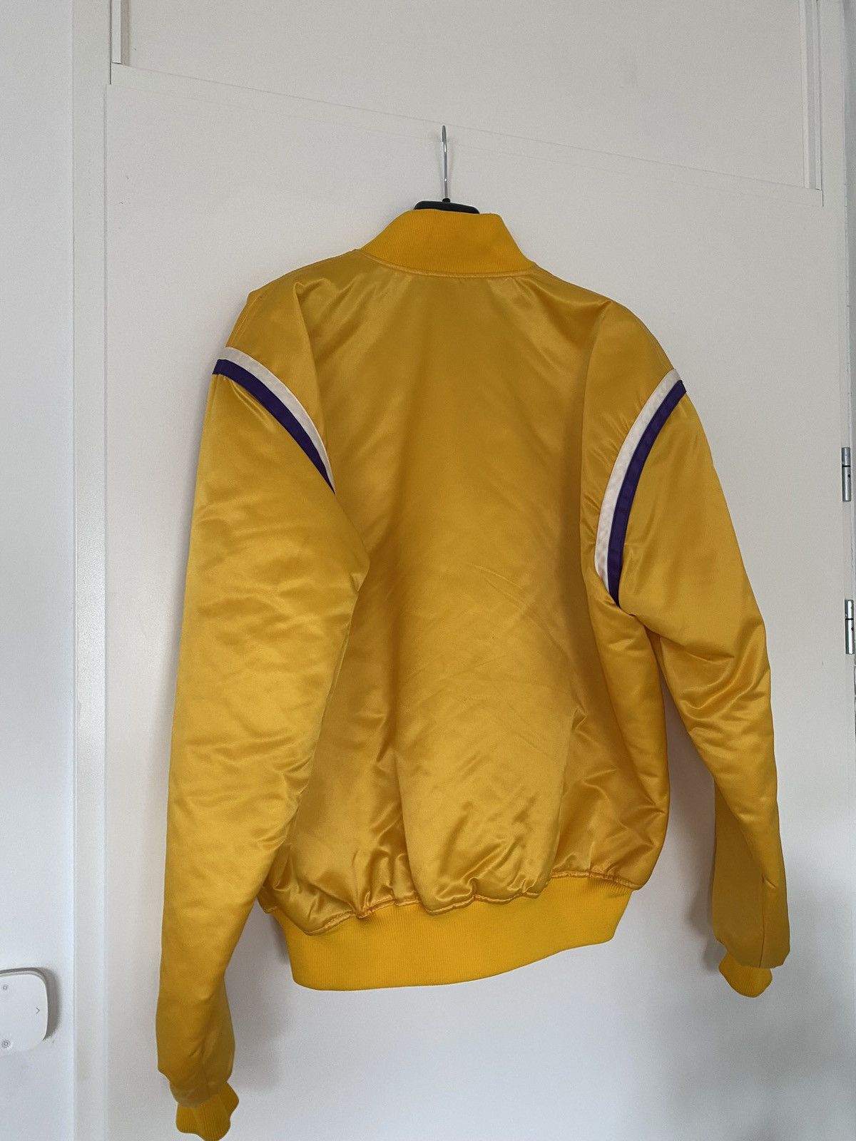 Starter Vintage Starter Lakers Varsity jacket with autographs! Size US XL / EU 56 / 4 - 8 Thumbnail