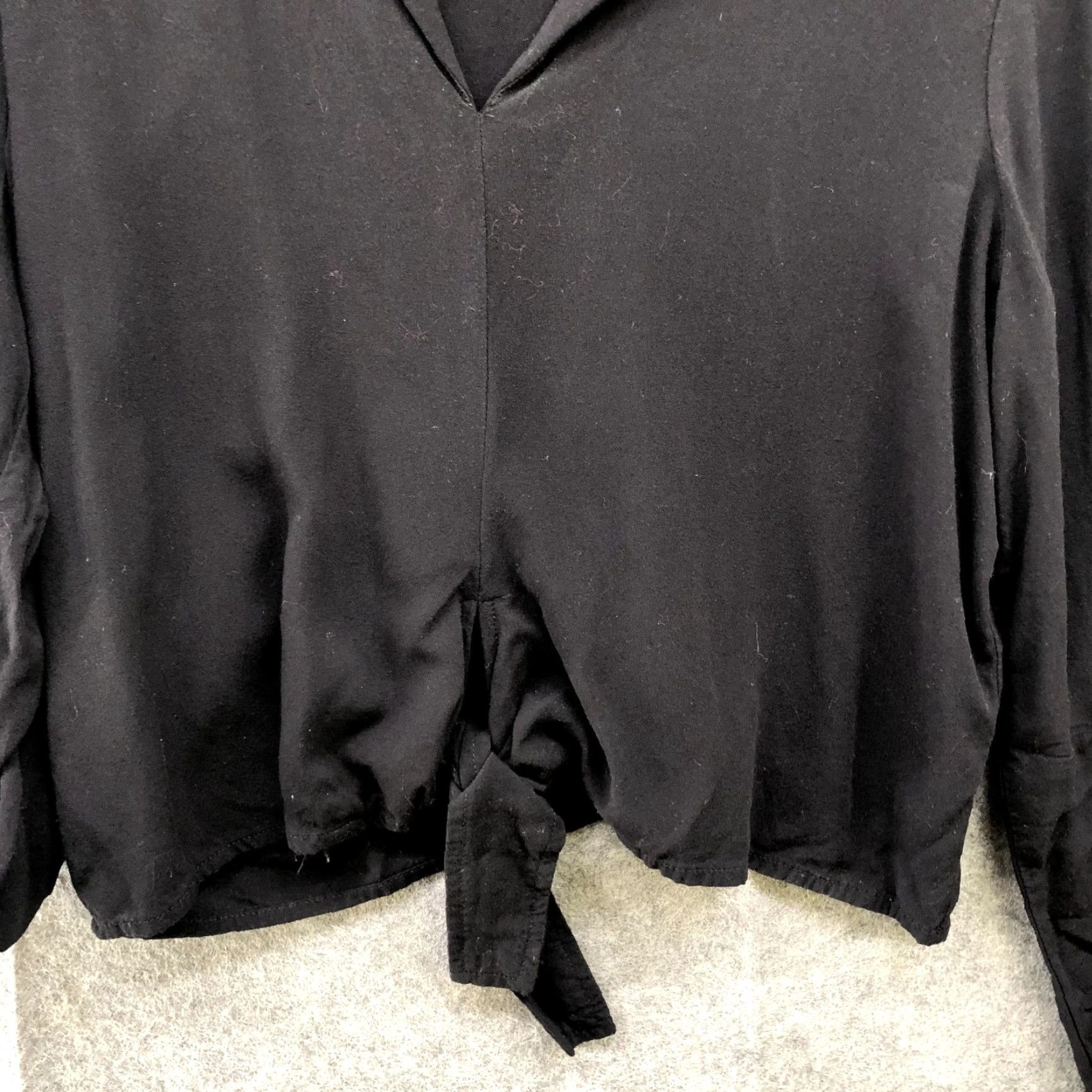 BCBGeneration BCBGeneration Tie Front Top Womens M Black Roll Tab Sleeve Collared Split Neck Blouse Size M / US 6-8 / IT 42-44 - 4 Thumbnail