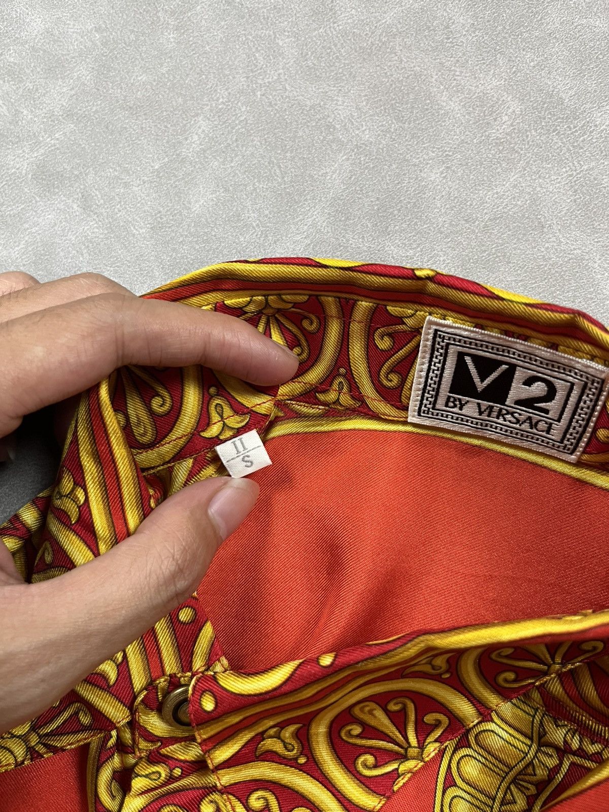 Versace 90s Versace V2 silk Size US L / EU 52-54 / 3 - 10 Thumbnail