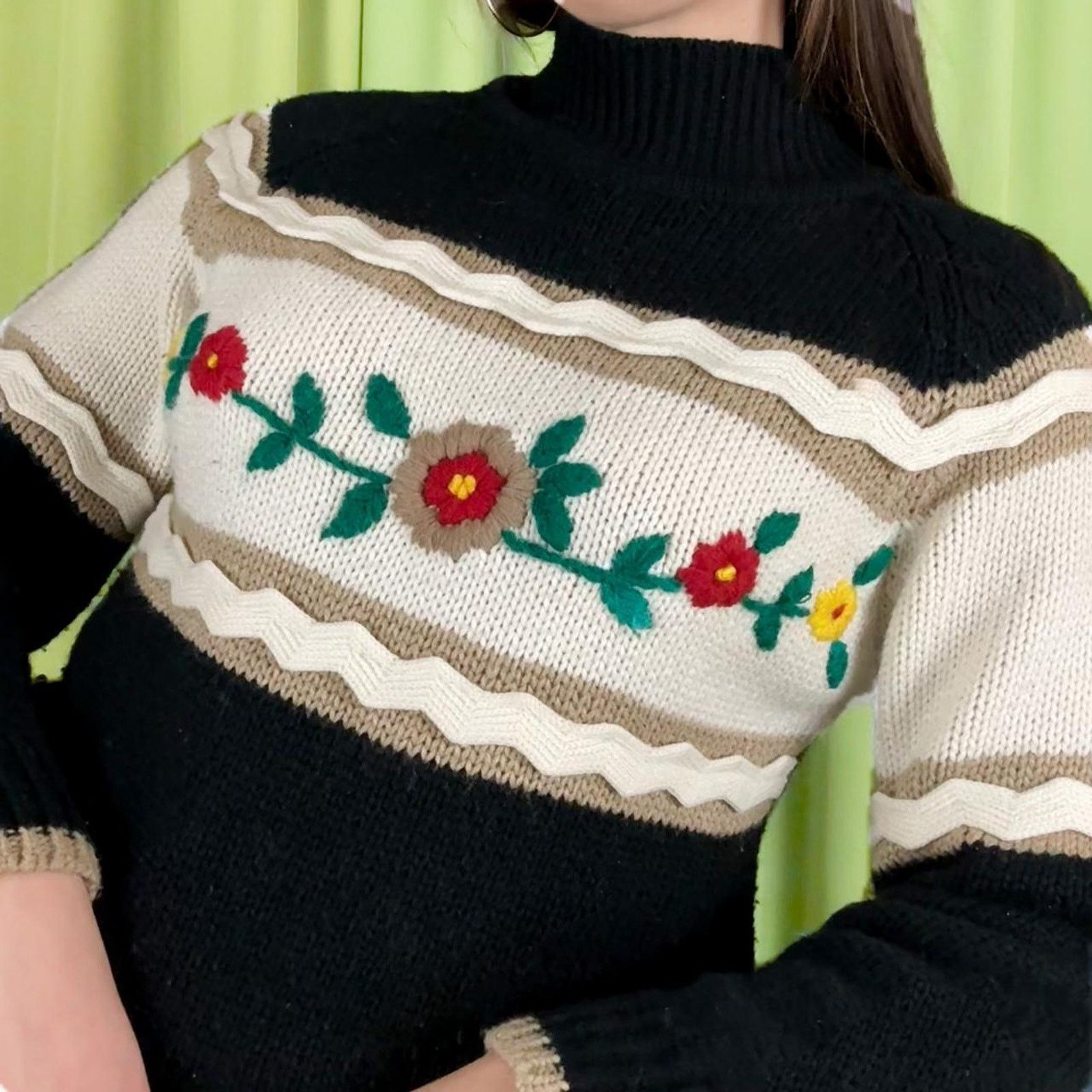 Vintage 80s Vintage Black Tan and Red Floral Knit Rick Rack Sweater Size M / US 6-8 / IT 42-44 - 4 Thumbnail