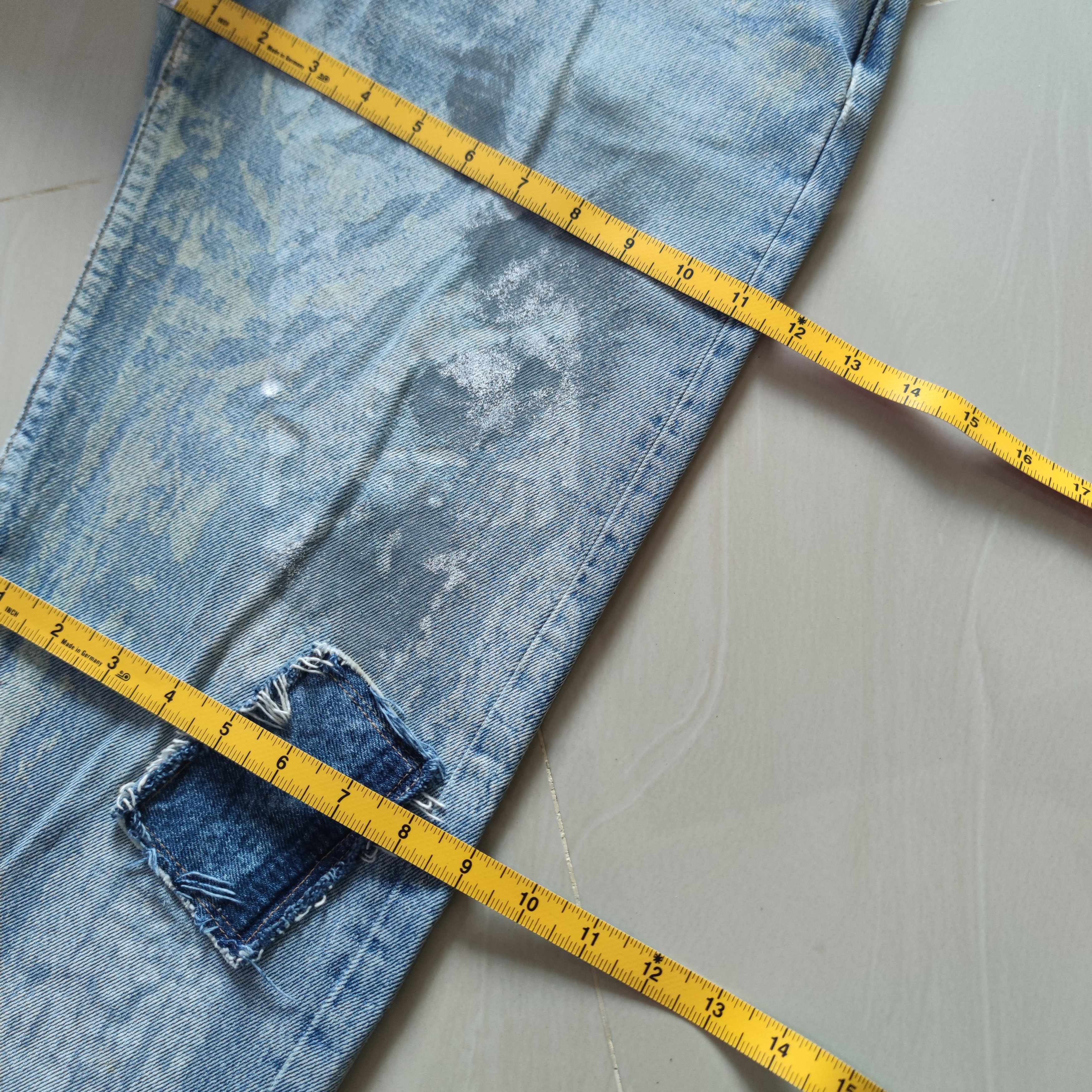 Levi's VINTAGE LEVI'S STRAUSS SAMPLE DISTRESSED JEAN MADE IN USA Size US 31 - 16 Thumbnail