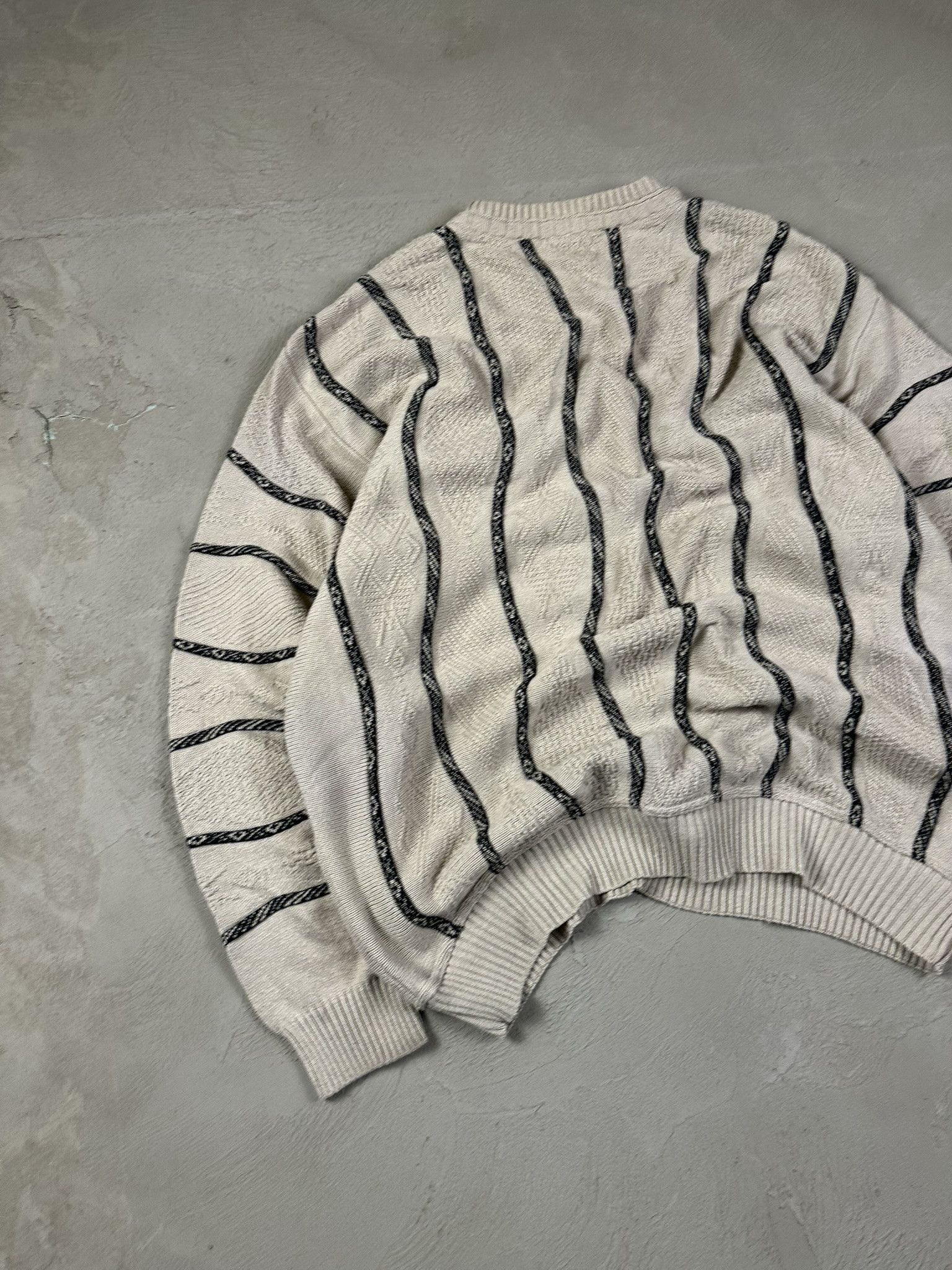 Vintage Vintage Cable Coogi Style Cotton Knit Boxy Sweater Size US L / EU 52-54 / 3 - 9 Thumbnail