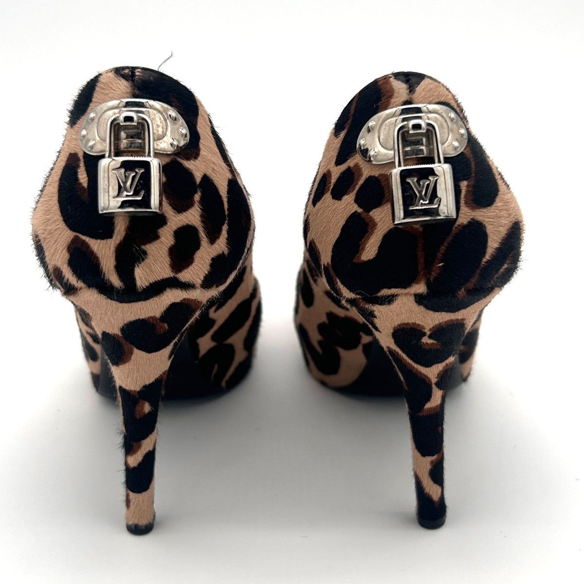 Louis Vuitton Vintage Louis Vuitton Padlock Heels (US 6.5) Size US 6.5 / IT 36.5 - 14 Thumbnail
