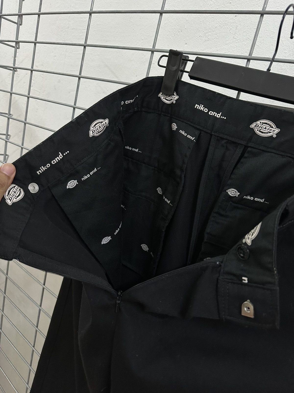 Dickies × Japanese Brand × Yohji Yamamoto Dickies Pleated Wide Leg Yohji Yamamoto Hakama Balloon Pants Size US 28 / EU 44 - 9 Thumbnail