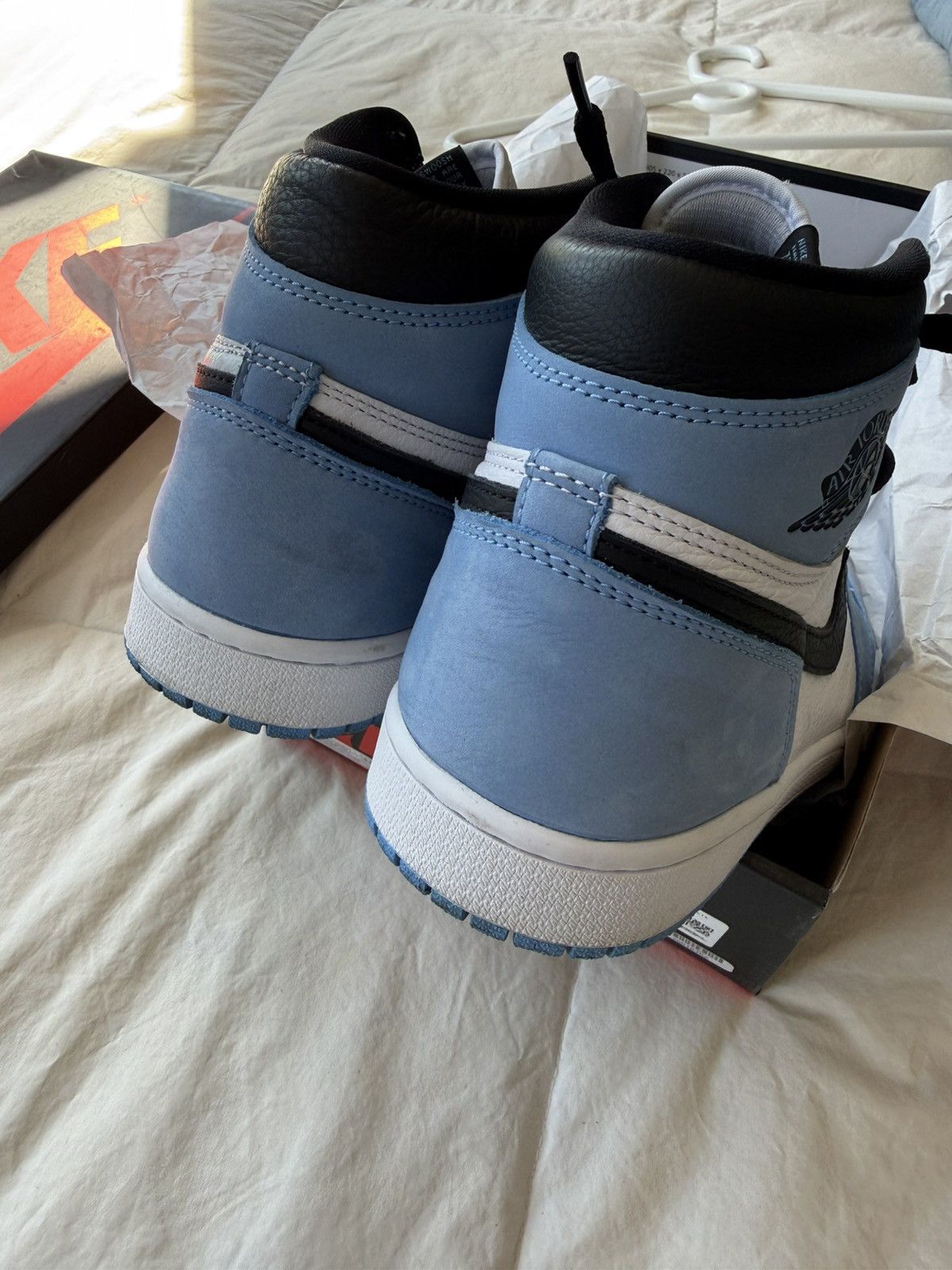 Jordan Brand Jordan 1 Retro High OG University Blue Size US 9.5 / EU 42-43 - 11 Thumbnail