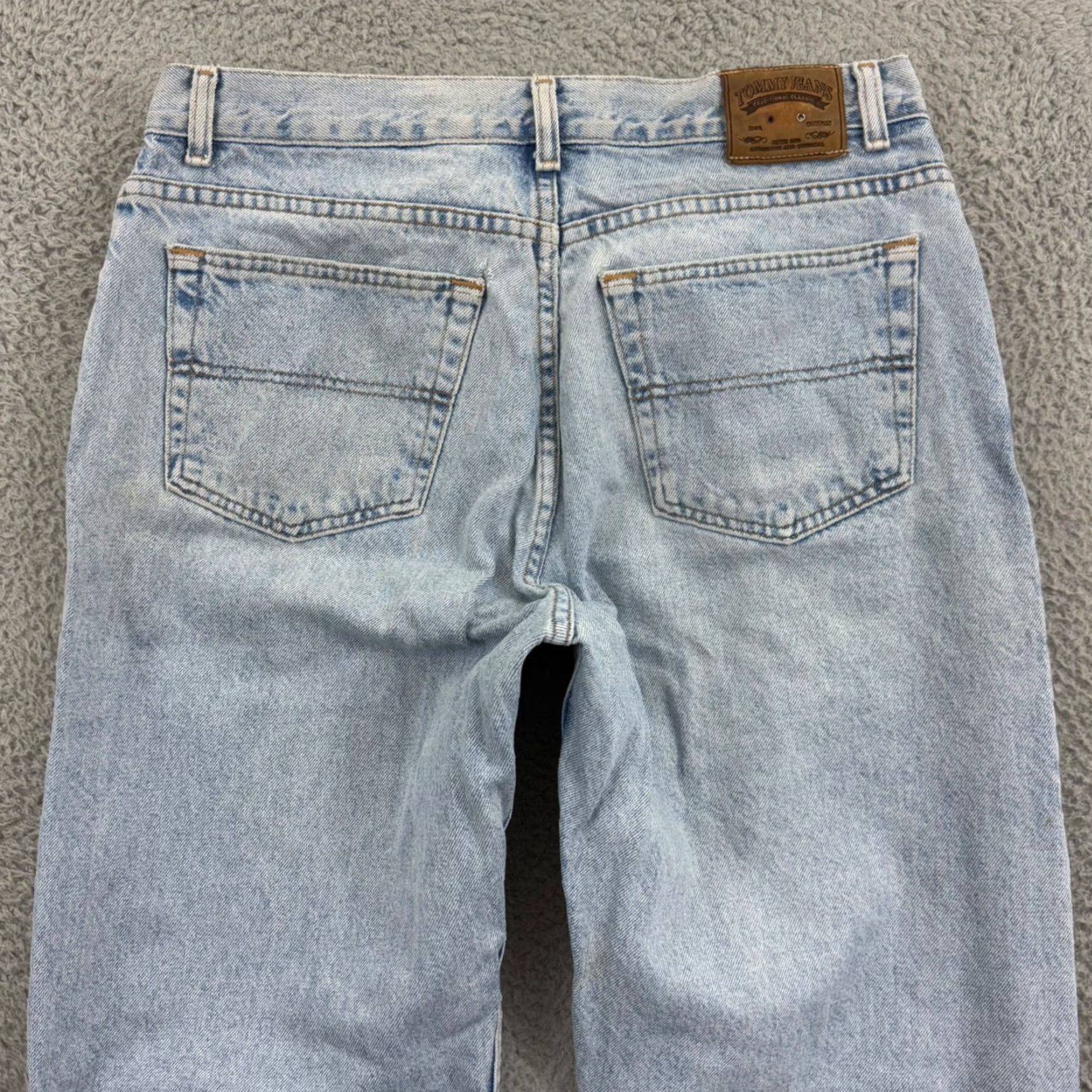 Tommy Hilfiger VINTAGE Tommy Hilfiger Jeans Mens 34x32 Baggy Loose Fit 90s Denim Light Washed Blue Cotton 5-Pocket Logo Mens Size US 34 / EU 50 - 7 Thumbnail