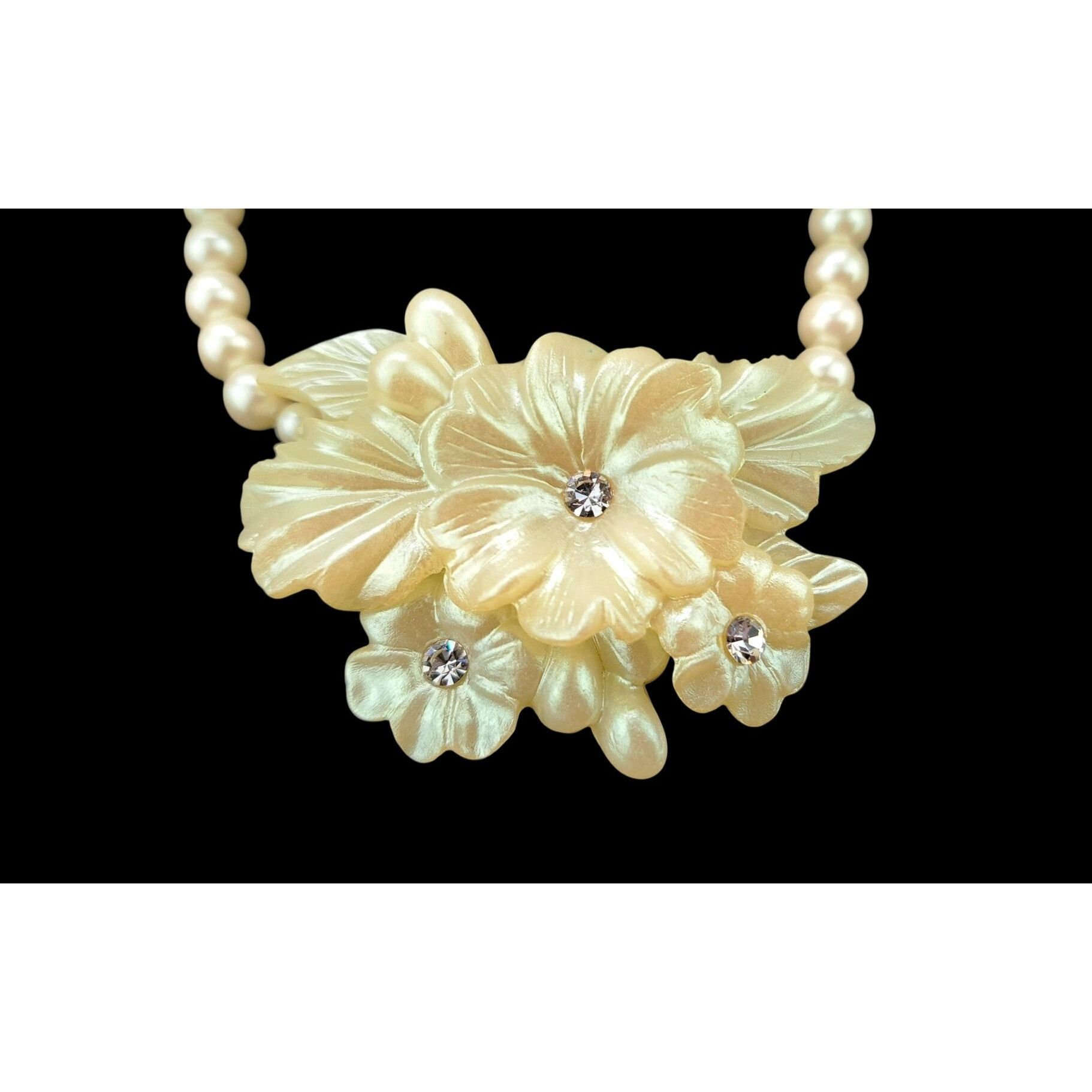 Other Vintage Avon Cream Necklace Floral Rhinestone Faux Pearls Size ONE SIZE - 2 Thumbnail