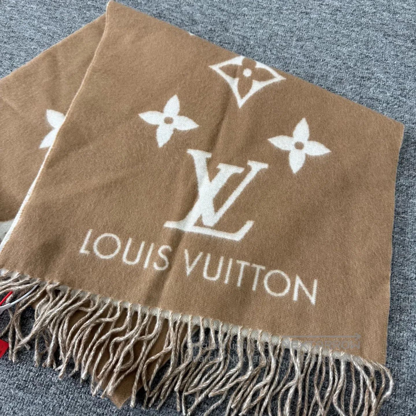 Louis Vuitton Louis Vuitton Double-sided reading glasses, fringes, scarf Size ONE SIZE - 3 Thumbnail