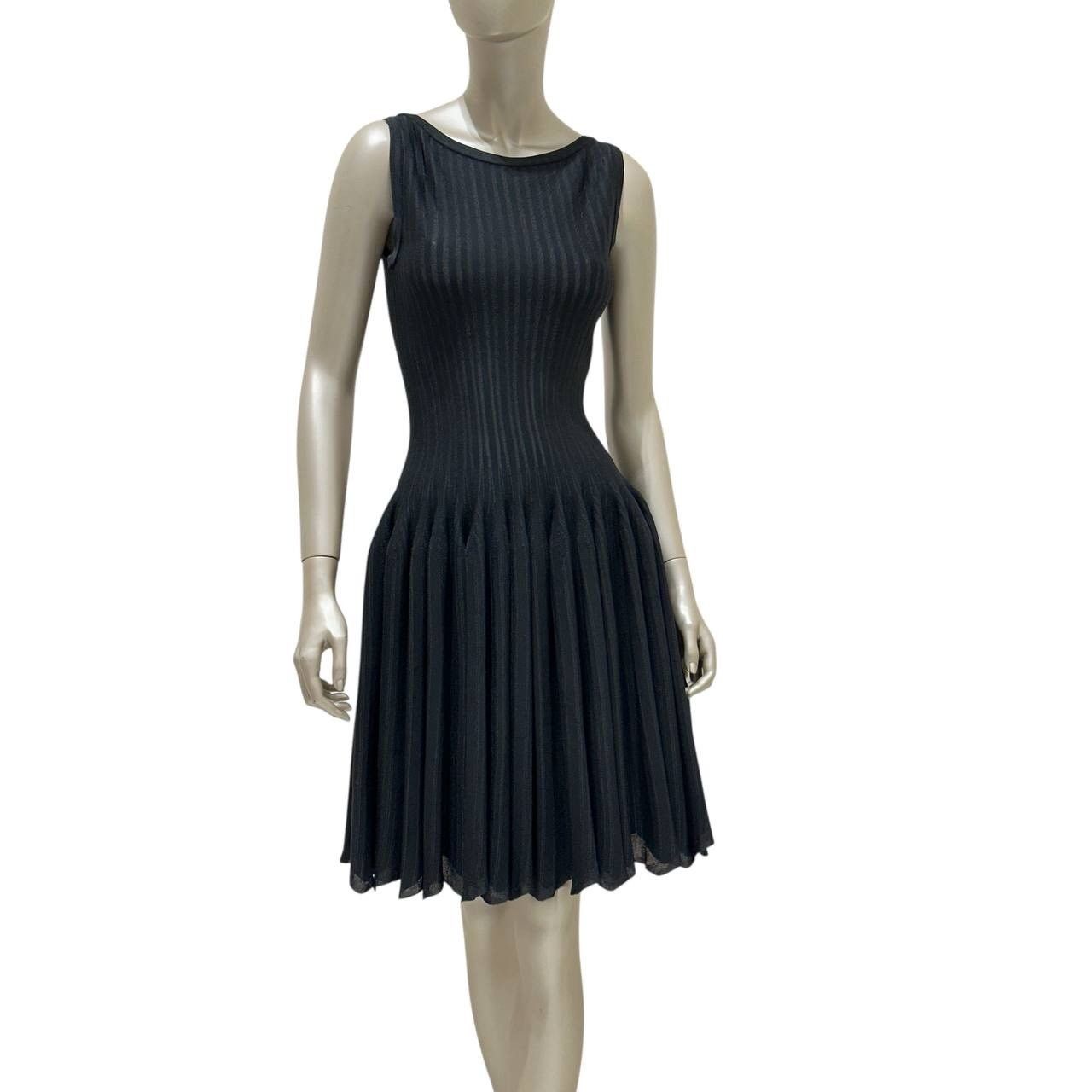 blue girl dress A classic girl's in antique velvet special occasion dress – Classic Spandex Size:12-18 Months (80cm) The belt lends the Paired with knee high