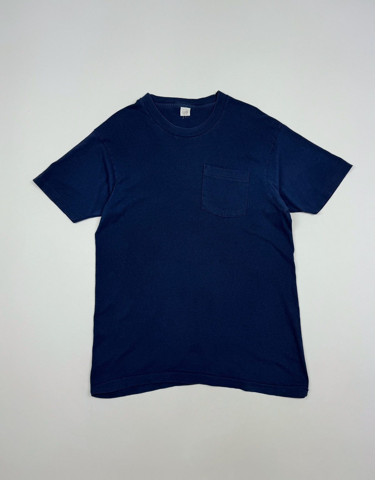 Vintage 1990’s Vintage Fruit Of The Loom Blank Chest Pockets T-Shirt Size US M / EU 48-50 / 2 - 1 Thumbnail