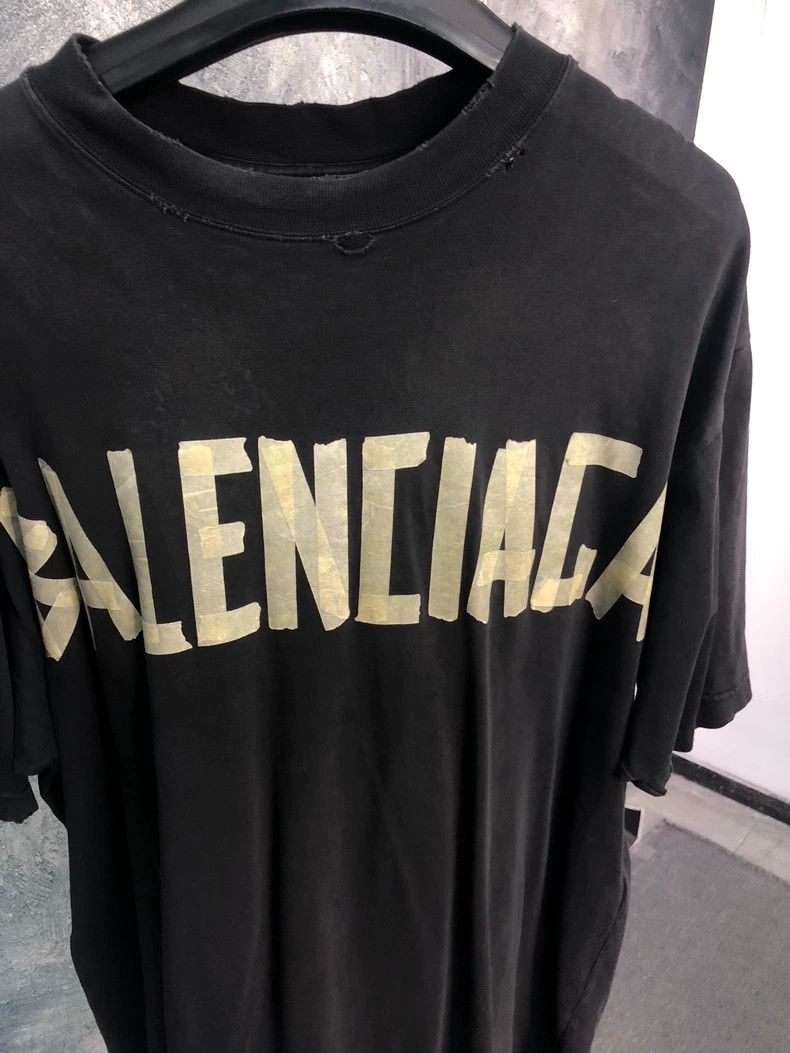 Balenciaga Balenciaga Tape damage hole black short sleeve Size US L / EU 52-54 / 3 - 1 Thumbnail