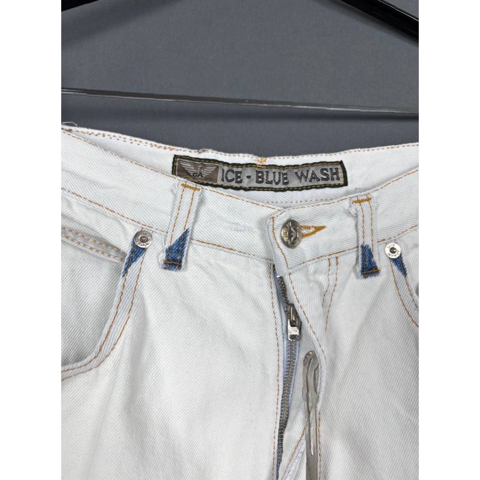 Vintage Armani Jeans Mens Jeans White Denim Straight Leg Button 32 Regular Waist 5-Pocket Cotton Denim jeans Mens Regular 32 White Size US 32 / EU 48 - 6 Thumbnail