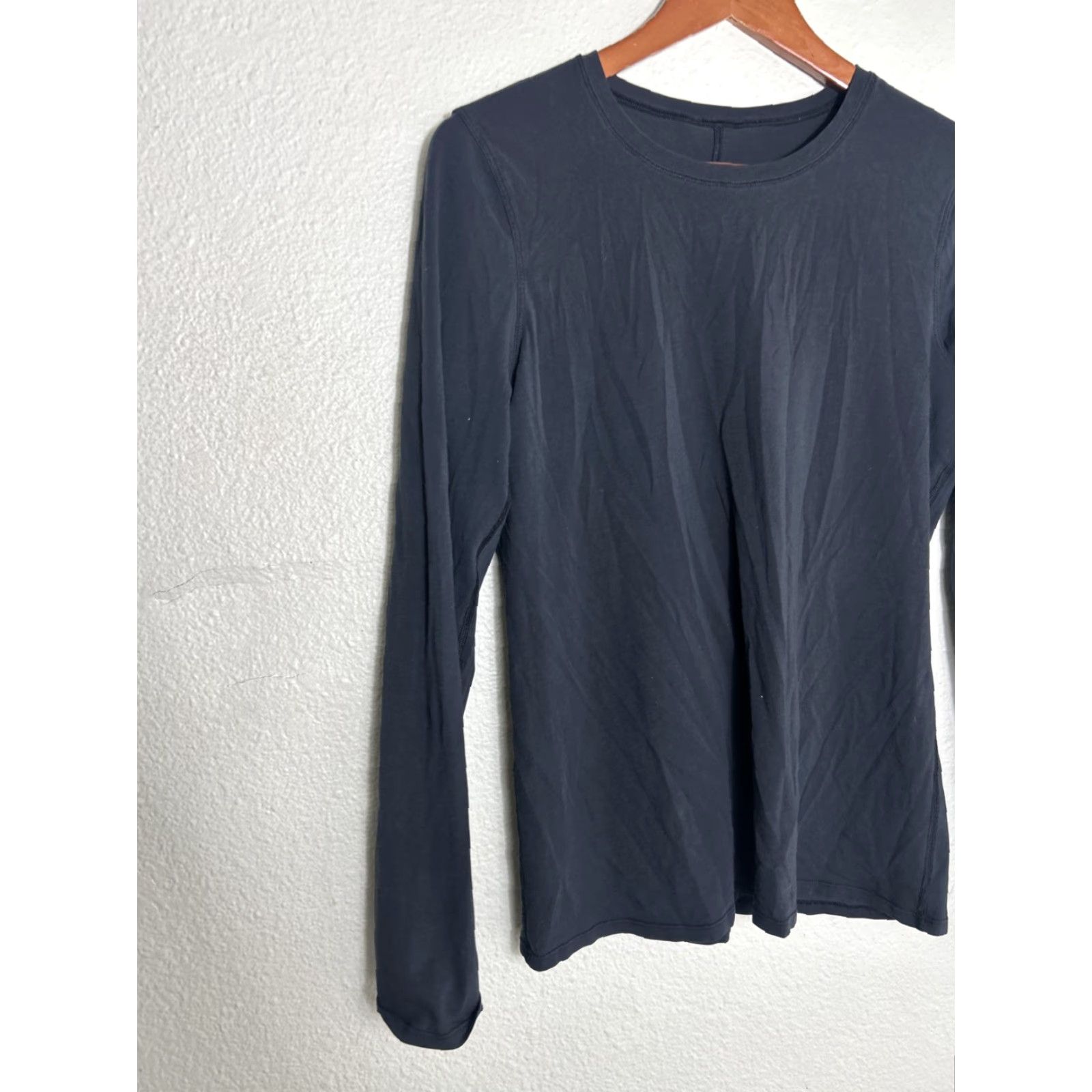 Lululemon Lululemon Womens T-Shirt Black Long Sleeve Active Top Size S Small Hole 19” Chest 29” Length Regular Fit Size S / US 4 / IT 40 - 3 Thumbnail