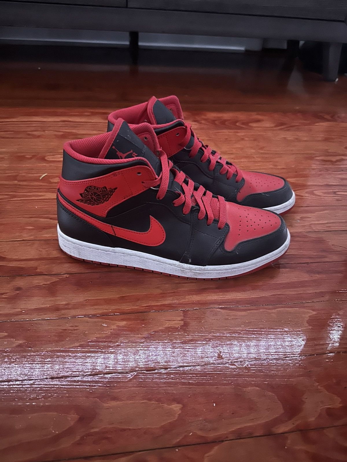 Jordan Brand × Nike Jordan 1 mid alternate bred Size US 9 / EU 42 - 1 Thumbnail