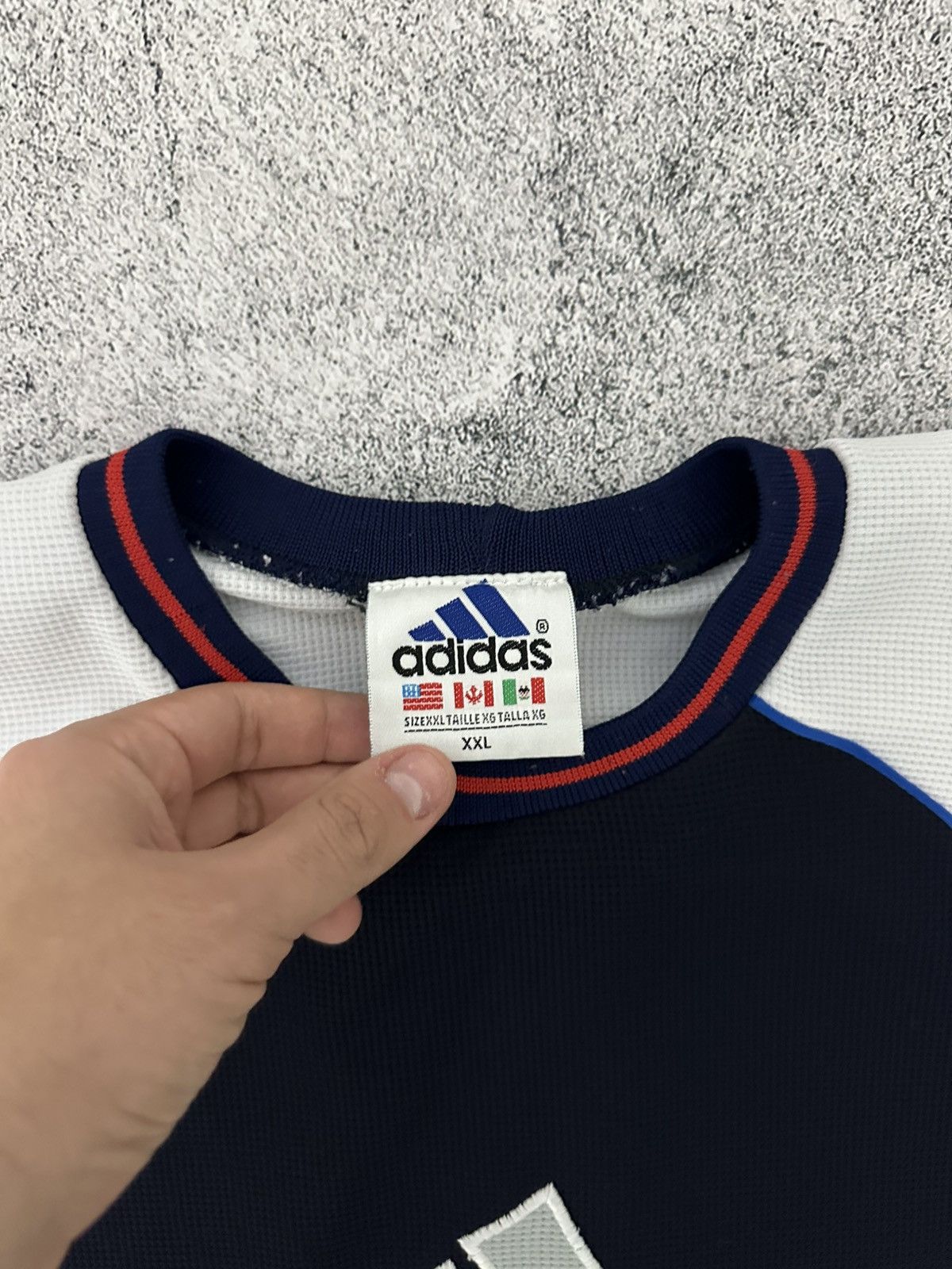 Adidas Vintahe Adidas T-shirt Big Embroidered Logo Centre Size US XXL / EU 58 / 5 - 7 Thumbnail