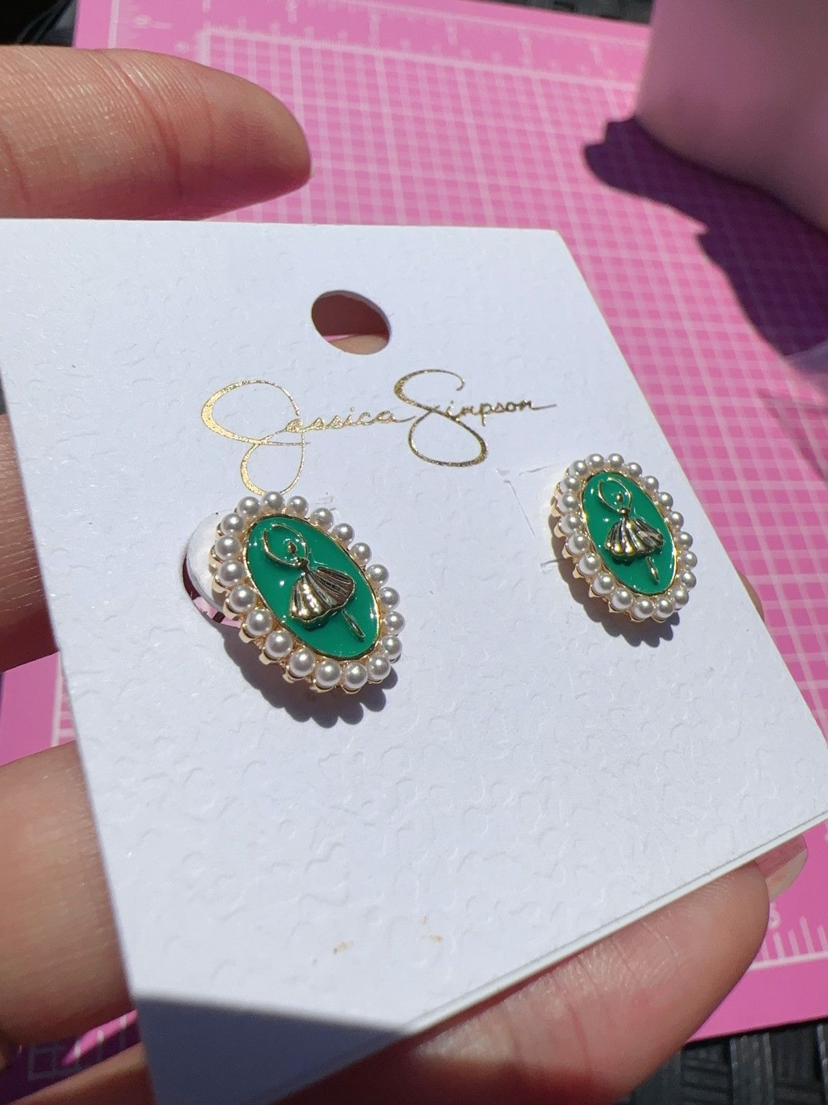 Jessica Simpson Jessica Simpson Earrings gold tone pearls around green Size ONE SIZE - 4 Thumbnail