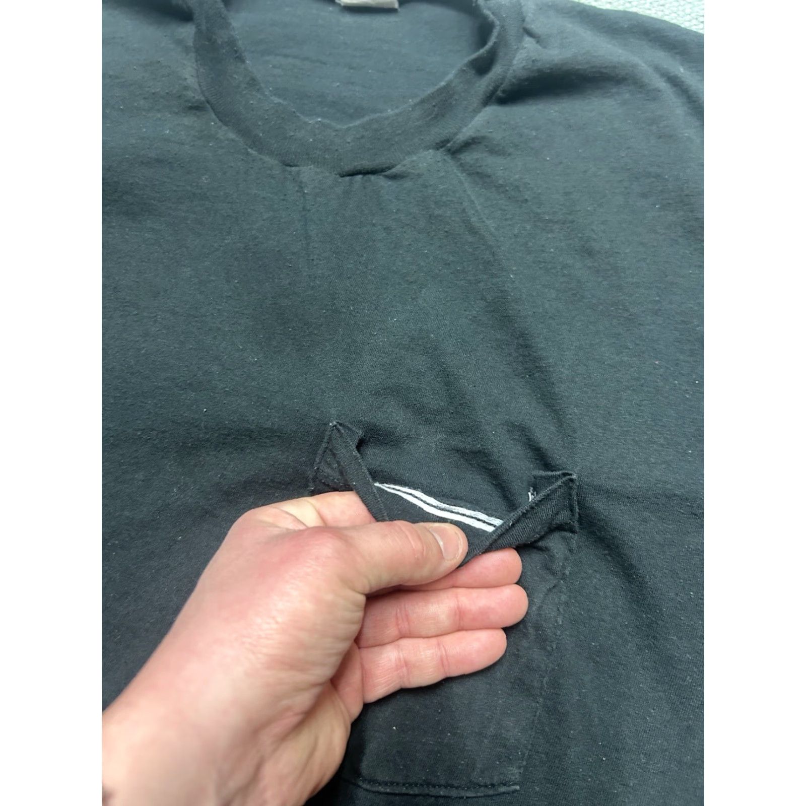 Fruit Of The Loom VINTAGE Fruit of the Loom Pocket T Shirt Black XL Grunge Goth Worn Soft Pockets Men's T-Shirt Size US XL / EU 56 / 4 - 5 Thumbnail