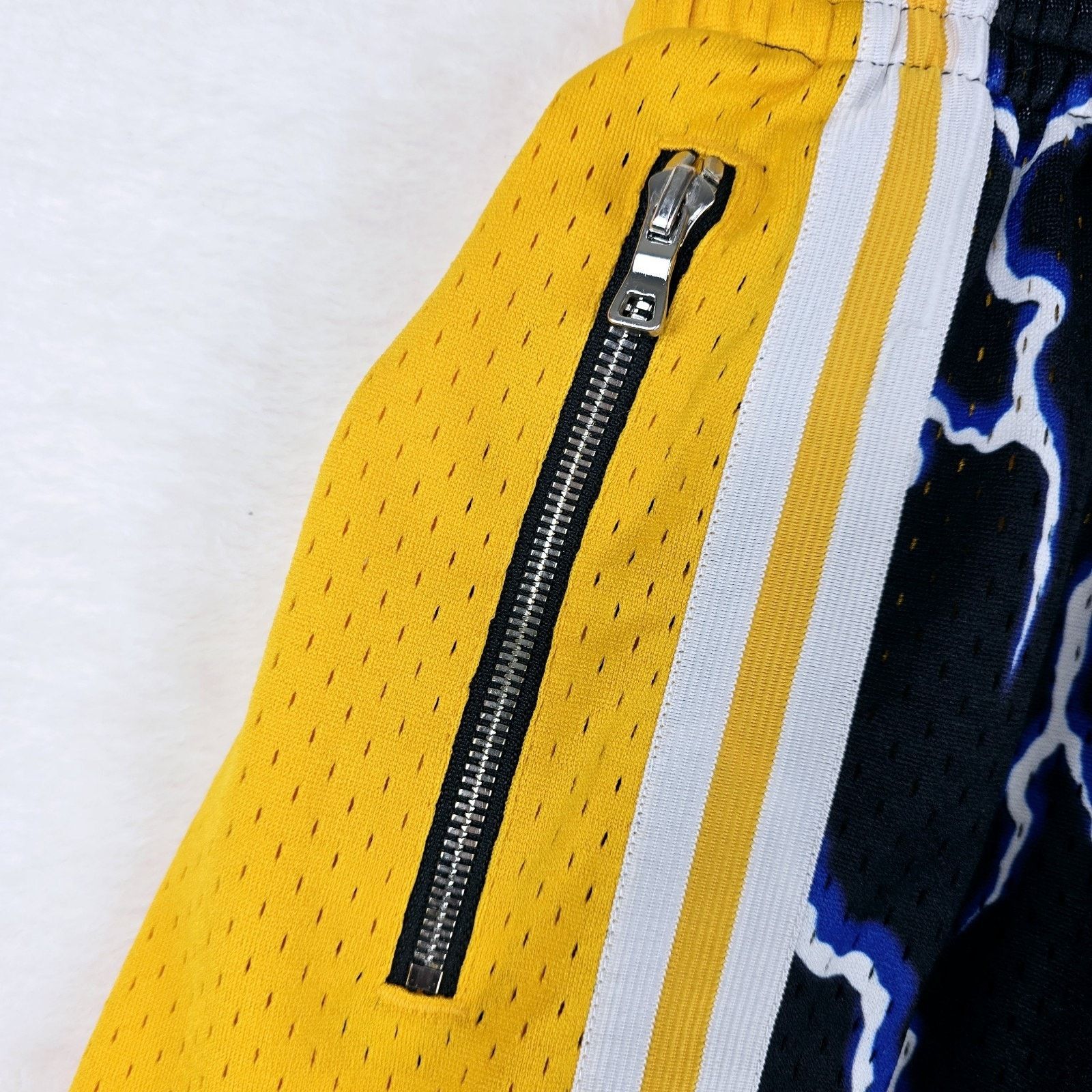Mitchell & Ness MITCHELL & NESS Los Angeles Lakers Lightning Shorts Small Size US 27 - 3 Thumbnail