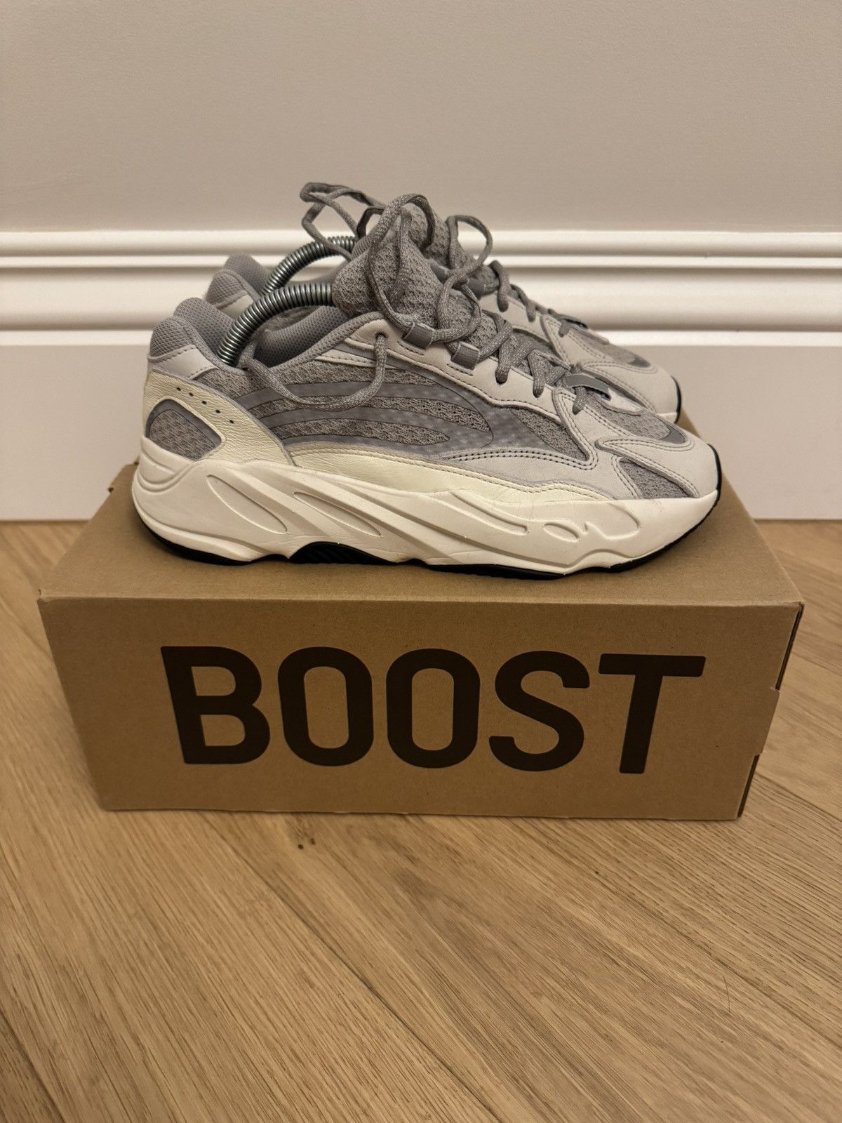 Adidas × Kanye West Yeezy 700 Static Size US 9 / EU 42 - 2 Thumbnail