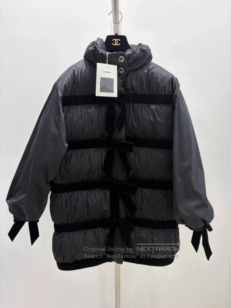 Chanel Chanel Black bow duck down jacket Size XS / US 0-2 / IT 36-38 - 1 Thumbnail