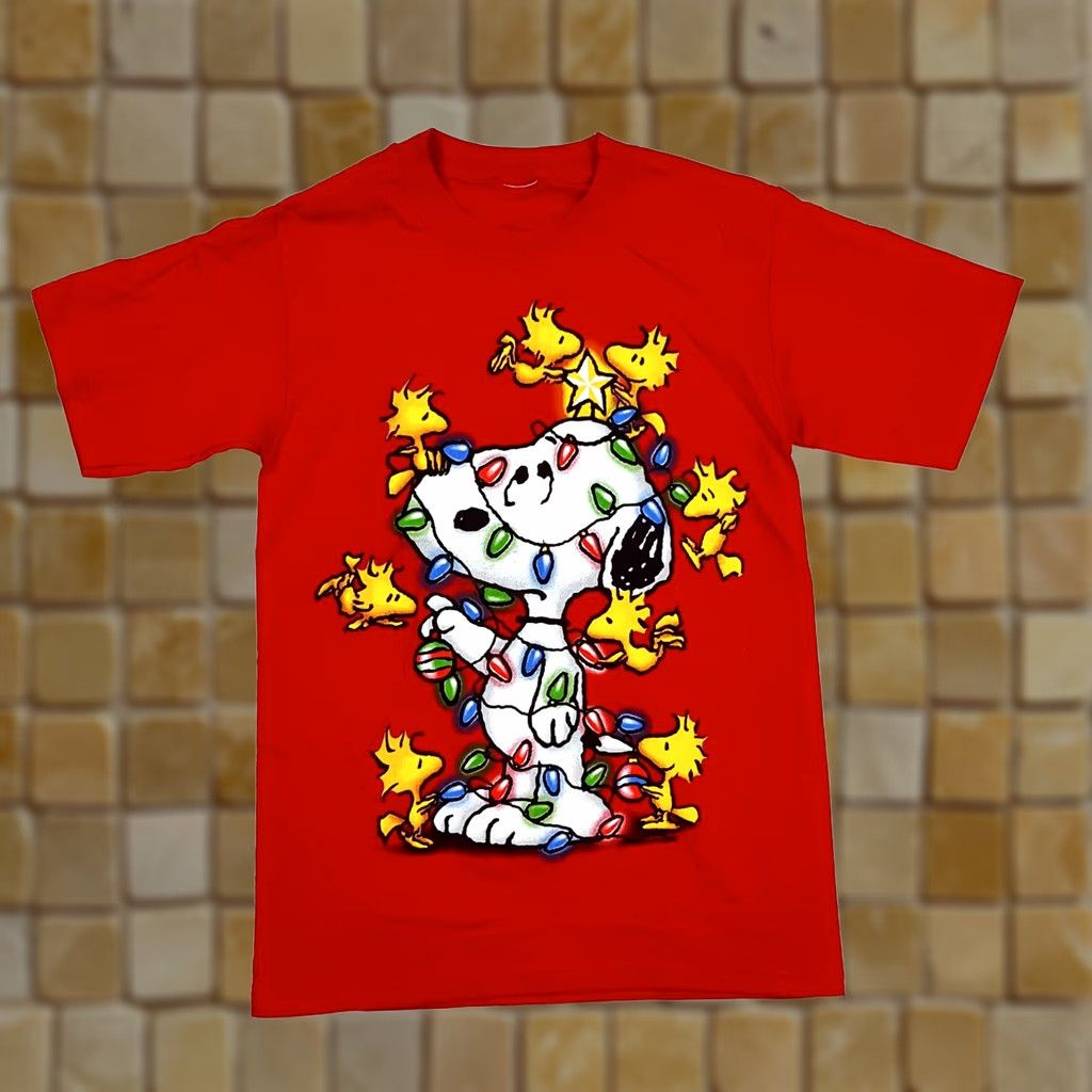 Peanuts VINTAGE Snoopy Christmas T-Shirt 90s Red Peanuts Charlie Brown Cartoon Mens S Christmas Shirt Size US S / EU 44-46 / 1 - 1 Thumbnail