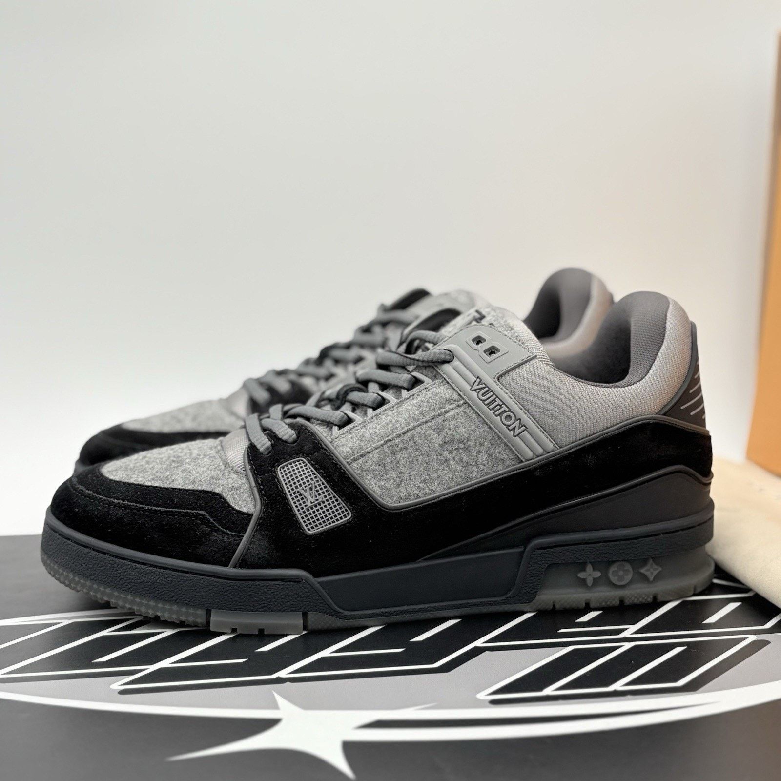 Louis Vuitton (10.5-11) Louis Vuitton Trainer ' Black Grey '| SUPER CLEAN! Size US 11 / EU 44 - 1 Thumbnail