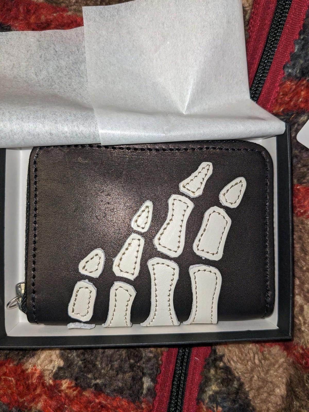 Kapital KAPITAL THUMBS UP BONE HAND ZIP LEATHER WALLET BLACK Size ONE SIZE - 6 Thumbnail