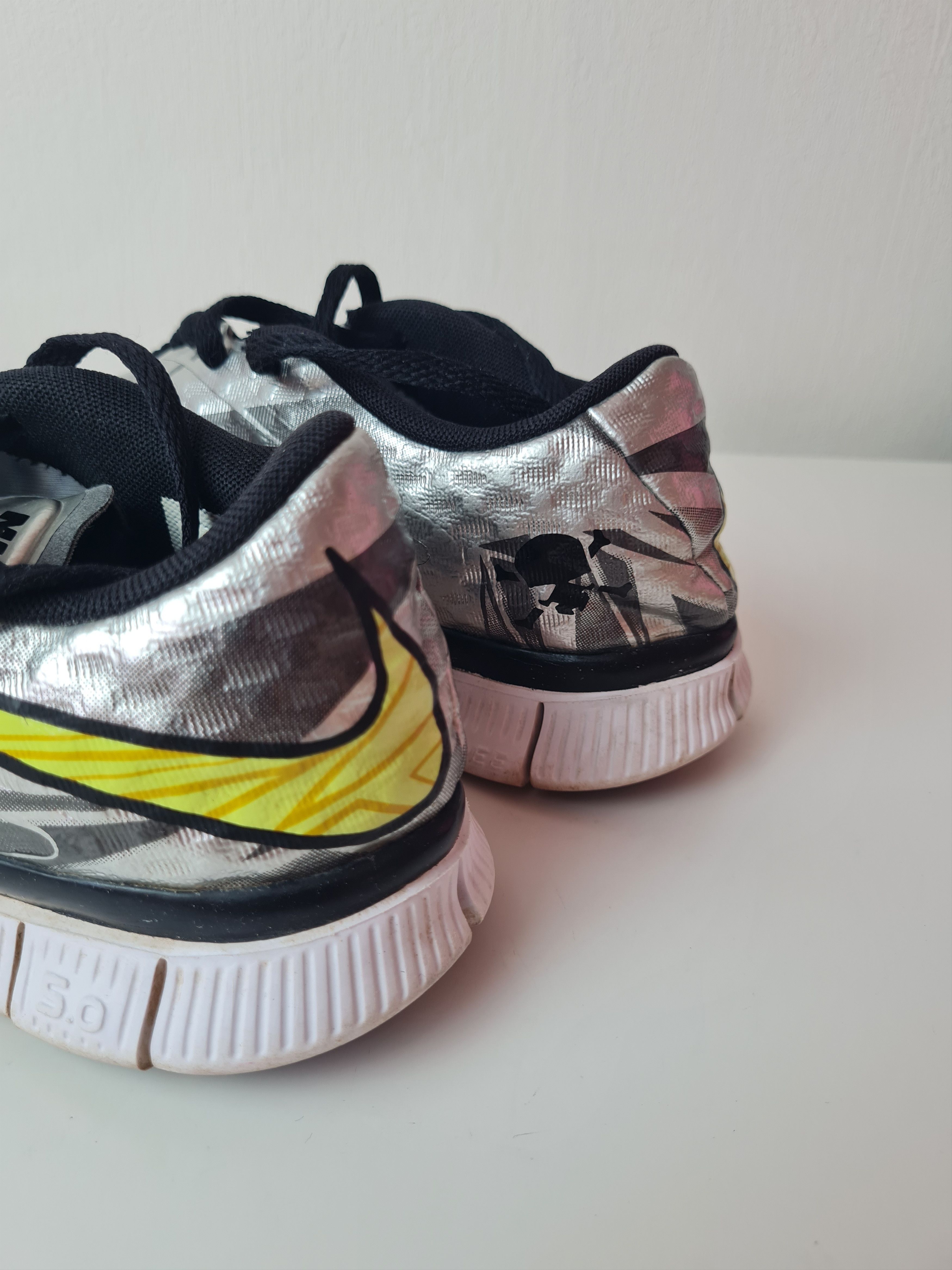 Nike Nike free hypervenom (GS) trainers 705390 002 sneakers shoes Size US 6 / EU 39 - 19 Thumbnail