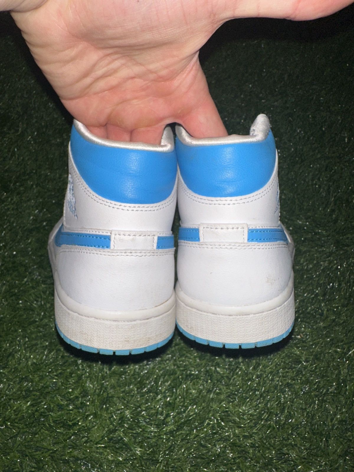 Jordan Brand Nike jordan 1 unc mid shoes size 9 Size US 9 / EU 42 - 5 Thumbnail