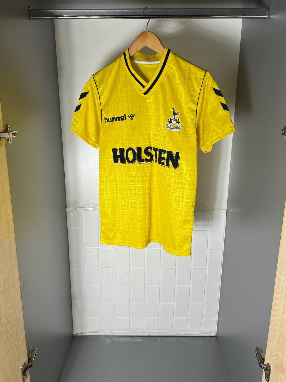 Vintage VERY RARE HUMMEL FC TOTTENHAM HOTSPUR ENGLAND SOCCET JERSEY Size US S / EU 44-46 / 1 - 2 Thumbnail