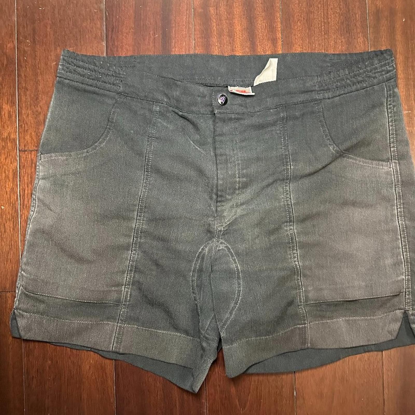 Nike Vintage pair of mens Nike Bike Riding shorts 6/10 condition Size US 34 / EU 50 - 1 Thumbnail