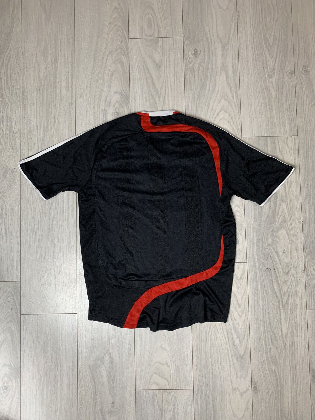 Vintage Vintage Football Jarsey T-Shirt Adidas Liverpool Carlsberg Size US M / EU 48-50 / 2 - 7 Thumbnail