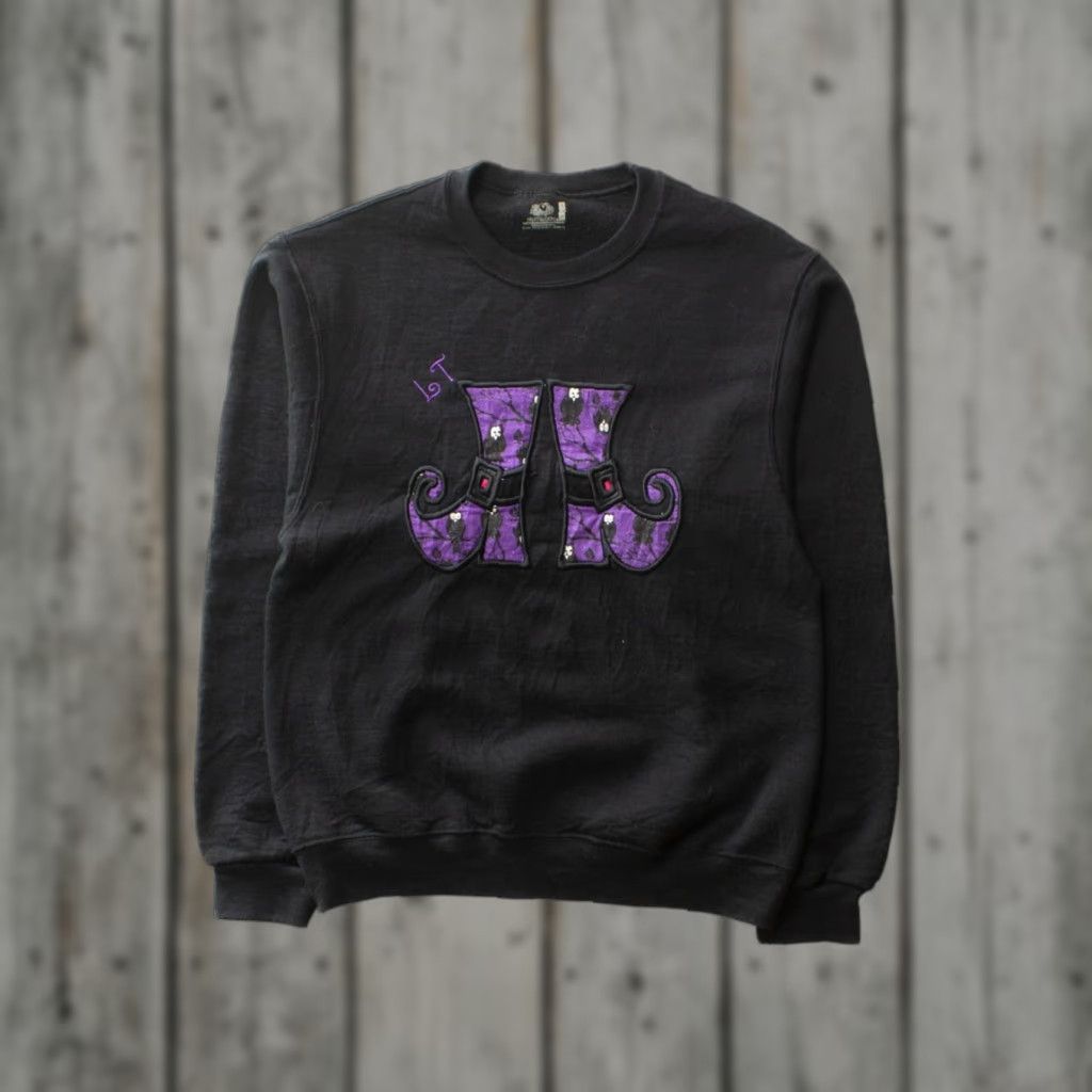 Fruit Of The Loom LT Witch Boots Halloween Sweatshirt Fruit of the Loom Black Small 2010s Womens Men? Size US S / EU 44-46 / 1 - 1 Thumbnail