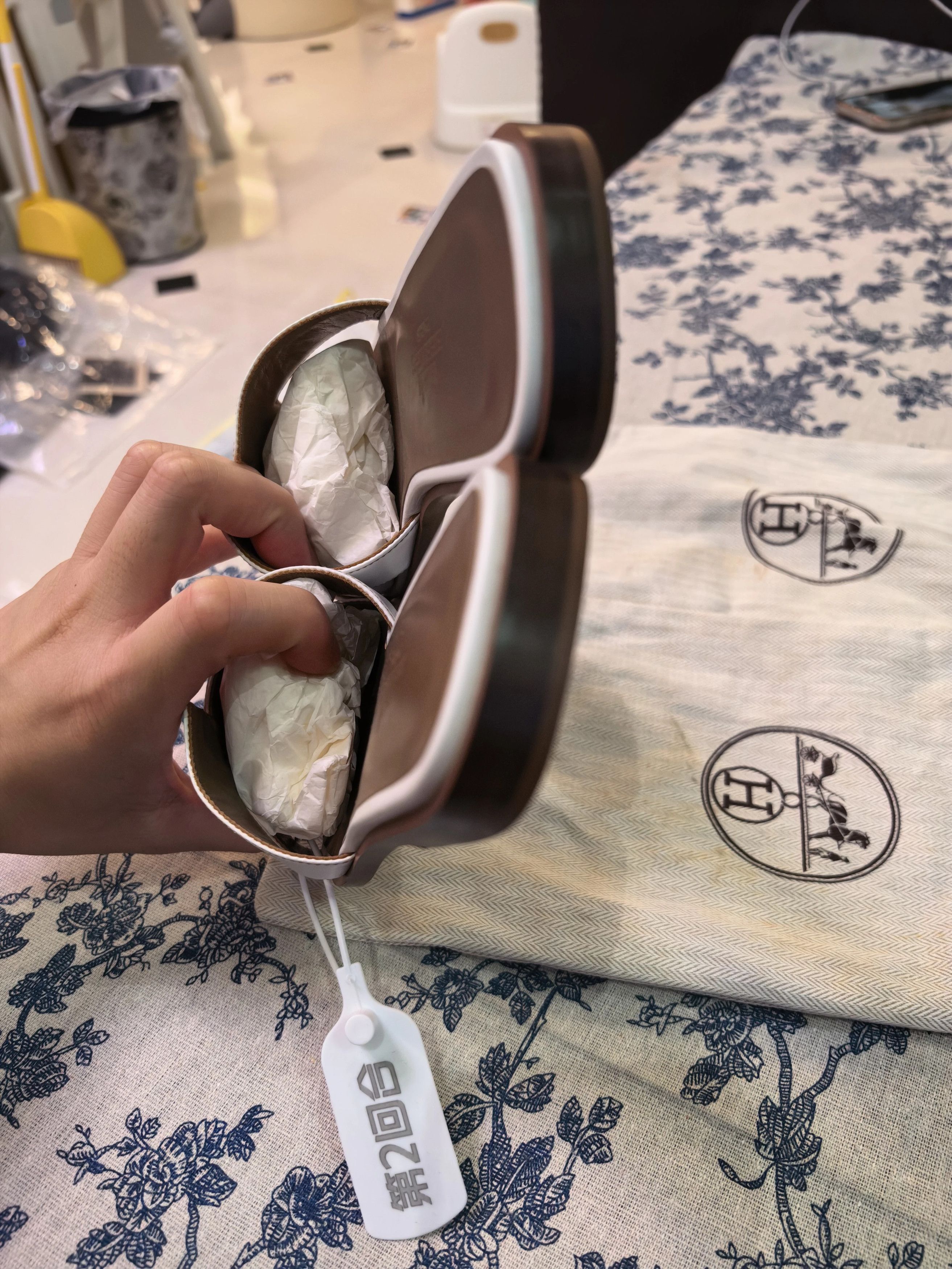 Hermes Hermès White Slippers 37 EU 2 Dust Bags Worn Once Size US 6.5 / IT 36.5 - 4 Thumbnail