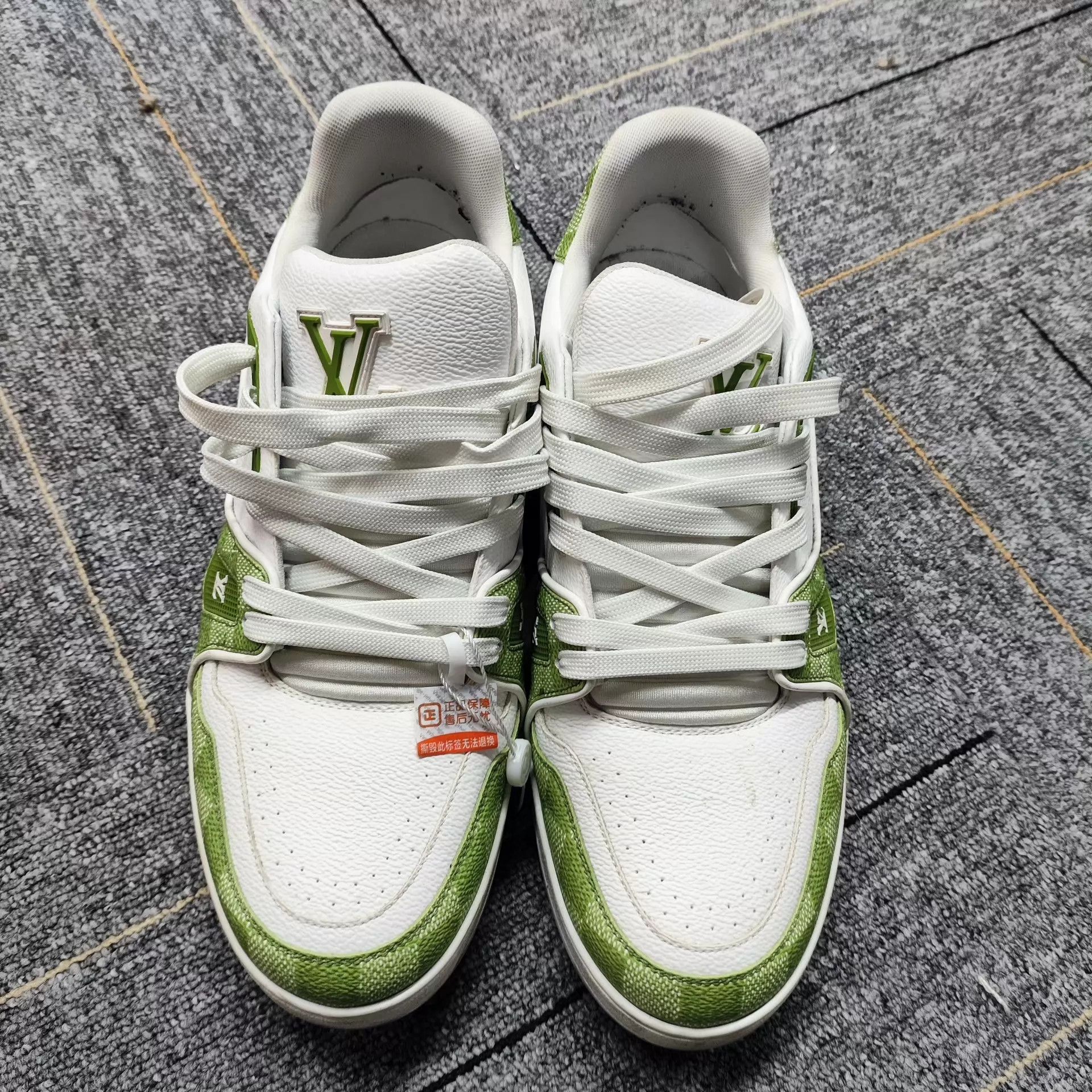 Louis Vuitton LV Trainer US 8 White Green Checkerboard Size US 8 / EU 41 - 1 Thumbnail