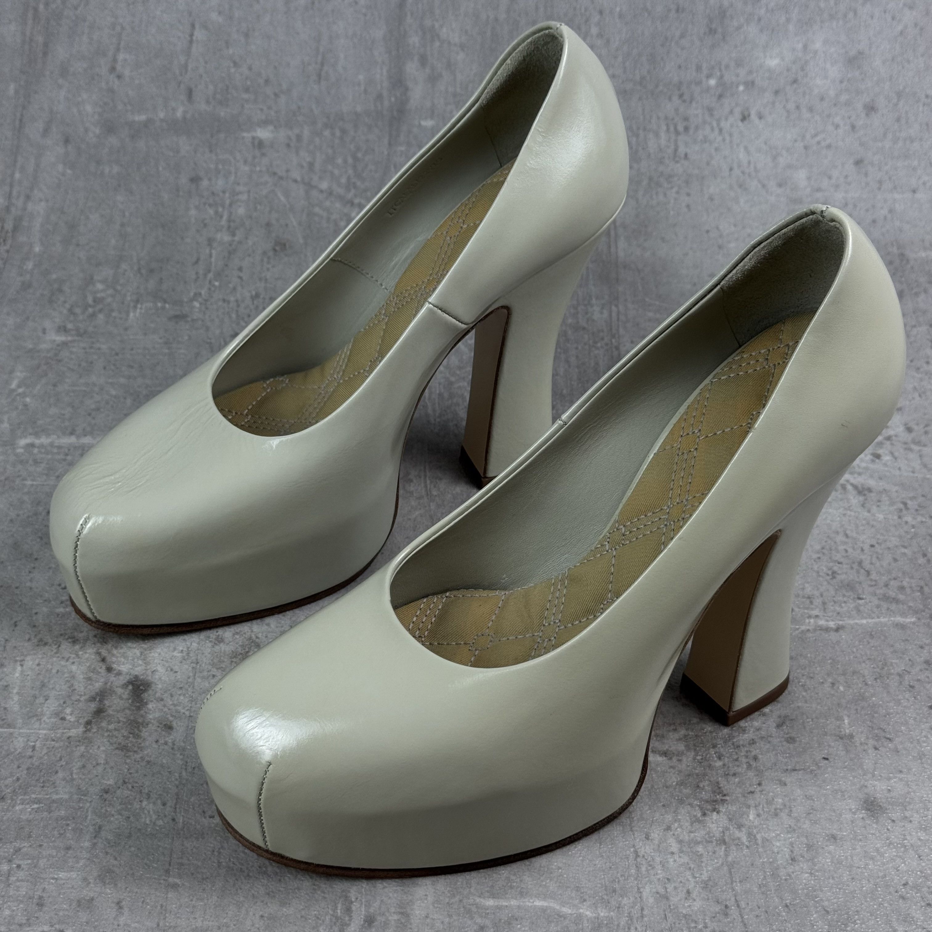Burberry BURBERRY Off-White Leather Arch Pumps Pebble Size US 6 / IT 36 - 3 Thumbnail