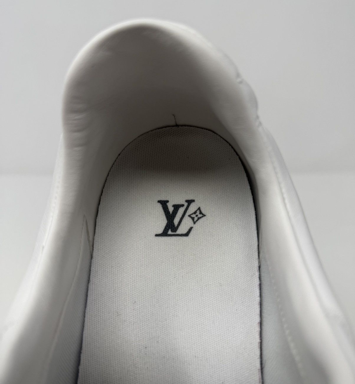 Louis Vuitton Louis Vuitton Footprint Soccer Sneaker White Size US 10.5 / EU 43-44 - 8 Thumbnail