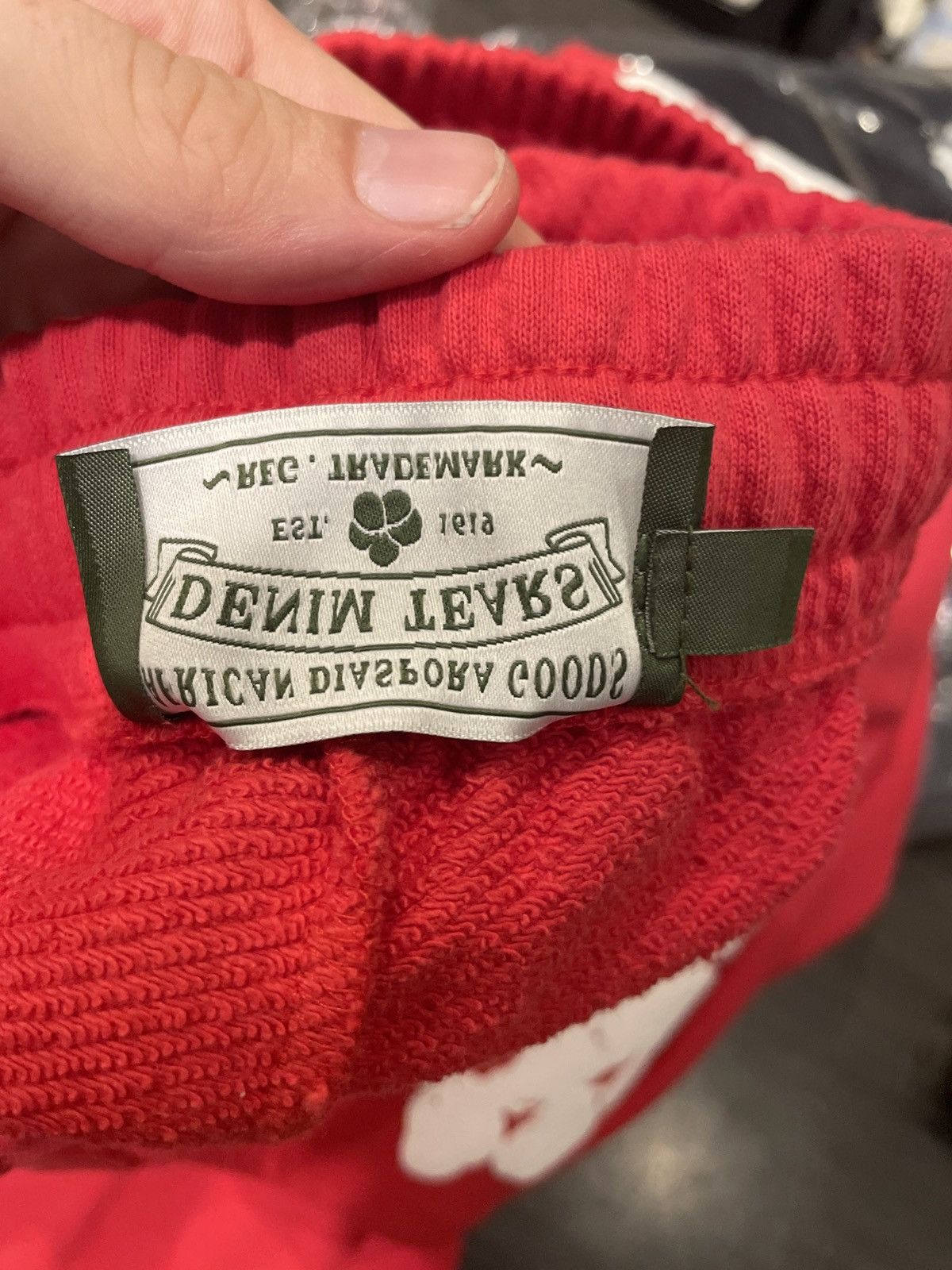 DENIM TEARS Denim Tears Cotton Wreath Sweatpants Red Size US 32 / EU 48 - 3 Thumbnail