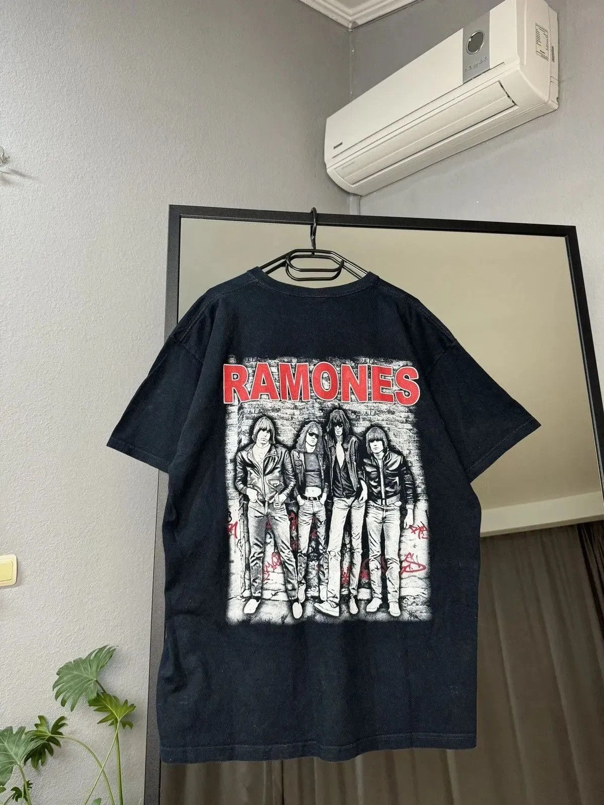 Band Tees × Vintage Vintage Ramones Anthology Punk Rock Band Tee Y2K ghotic Size US XL / EU 56 / 4 - 1 Thumbnail