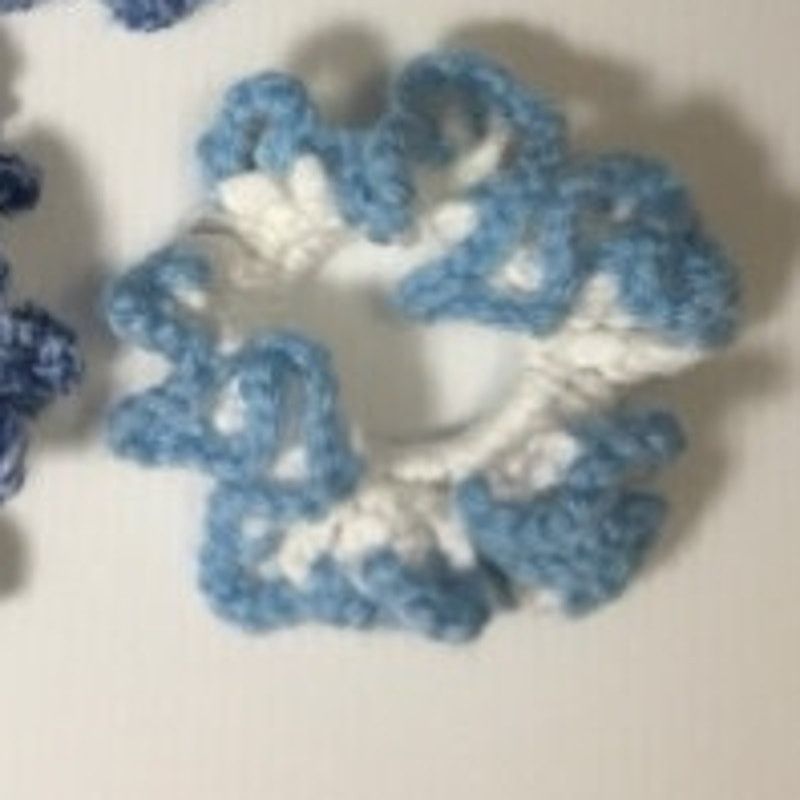 Handmade NWT Handmade Crocheted Scrunchie by Dawny Set of 3 Size ONE SIZE - 4 Thumbnail
