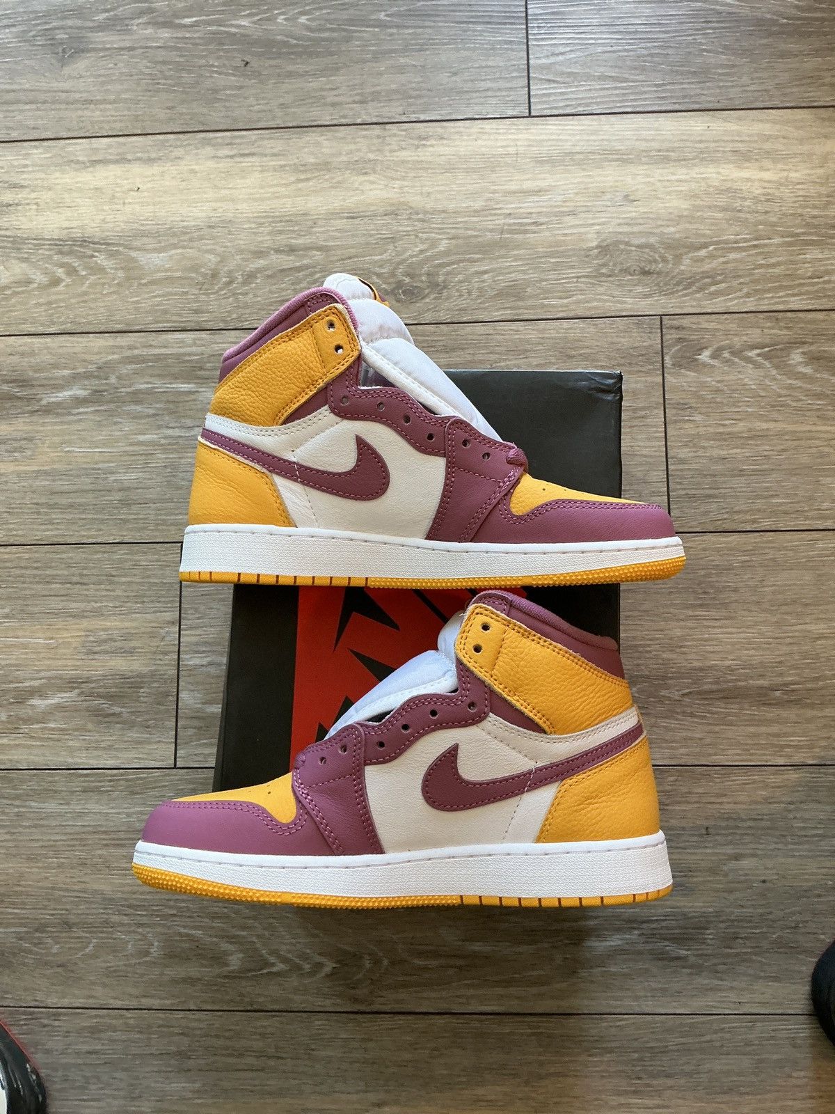Jordan Brand Air Jordan 1 Brotherhood Size US 6.5 / IT 36.5 - 5 Thumbnail